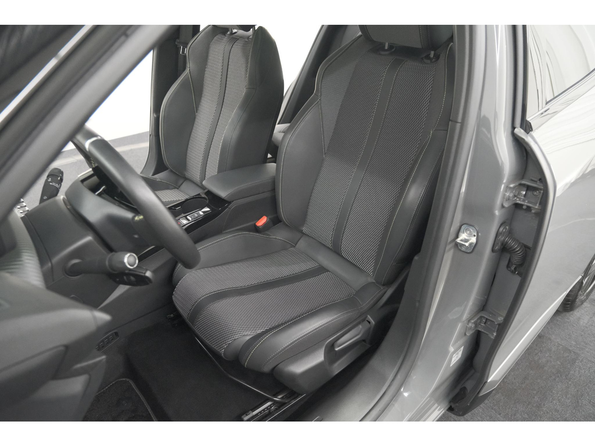Peugeot e-2008 EV GT Avantage 54 kWh | 96.8% SOH | 11 KW Lader | 360 Camera | Panoramadak | Dodehoekdetectie