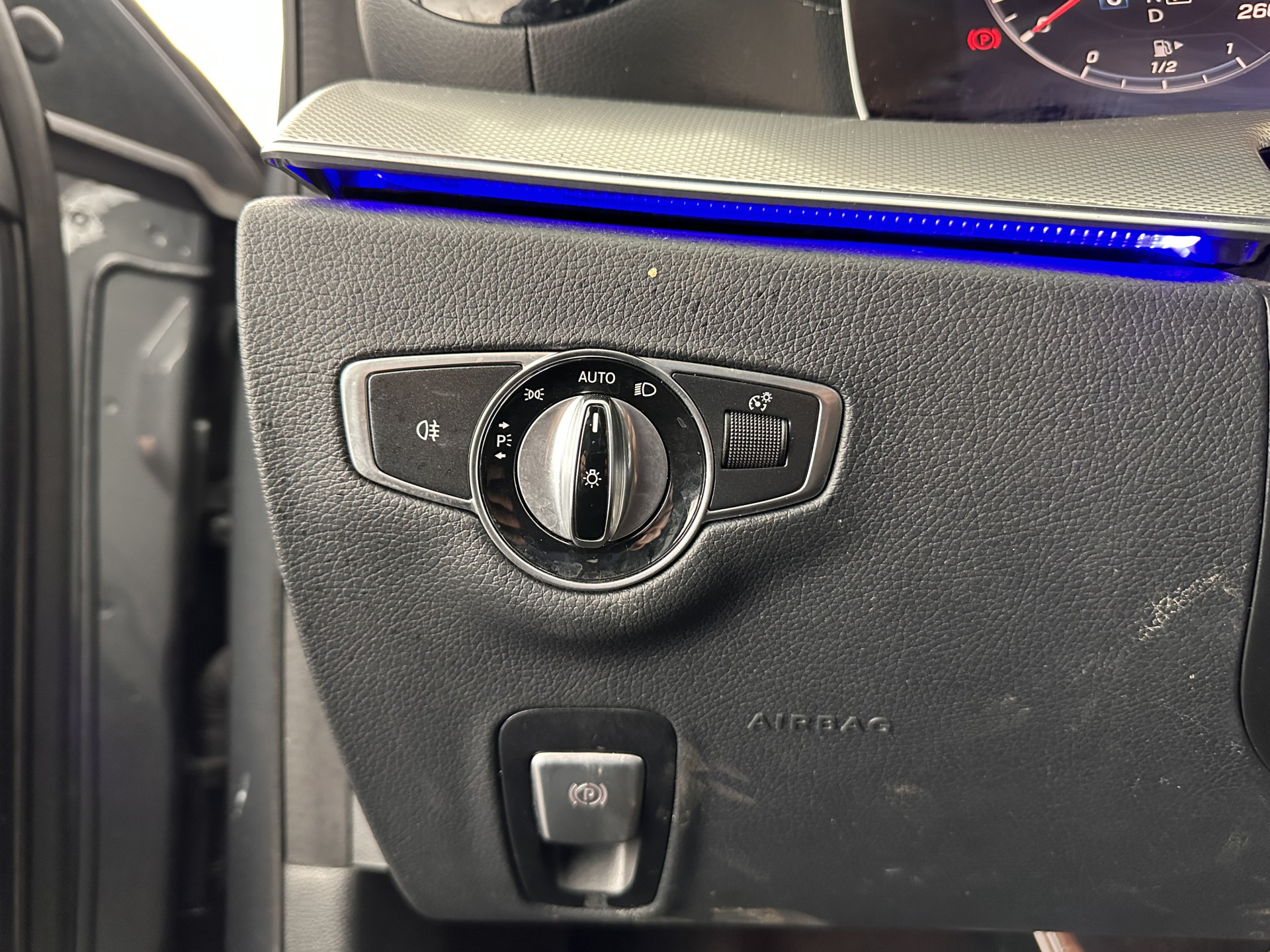 Mercedes-Benz E-klasse 220 d AMG-Line (INCL-BTW ) Aut. *PANO | FULL-LED | LEATHER-MICROFIBRE | WIDE-SCREEN-DIGI-COCKPIT | NAVI-FULLMAP | AMBIENT-LIGHT | HEATED-SPORTSEATS | ECC | SHIFT-PADLLES | PDC | CRUISE | 19"ALU*