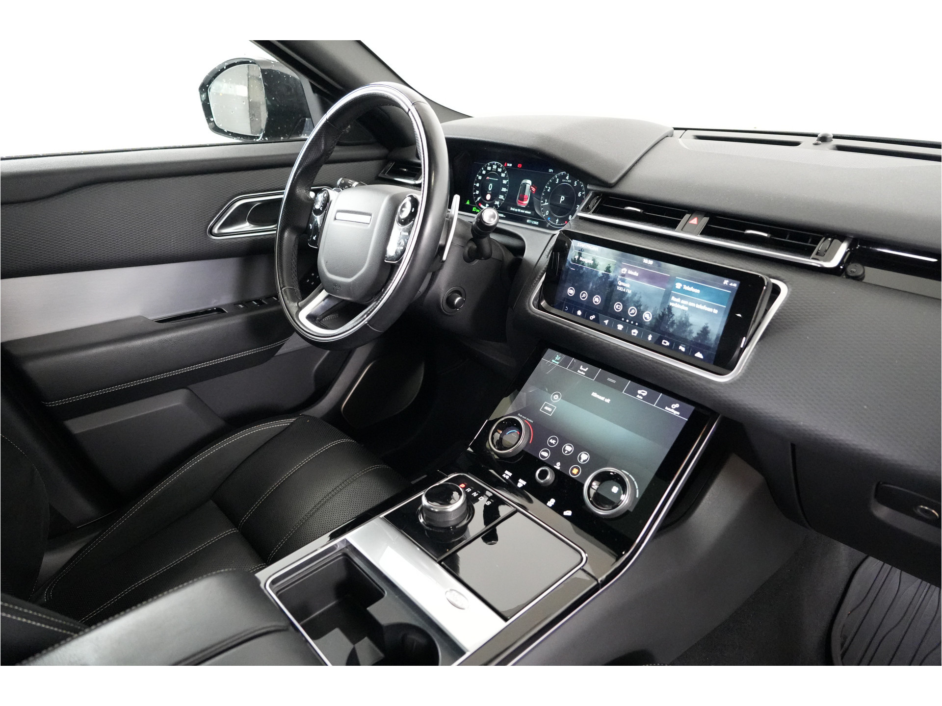 Land Rover Range Rover Velar 2.0 I4 Turbo 300 pk AWD R-Dynamic SE | Pano | Trekhaak | El. Stl. verst. | Massage | Leder | Inparkeer |e | Stl. verw. |