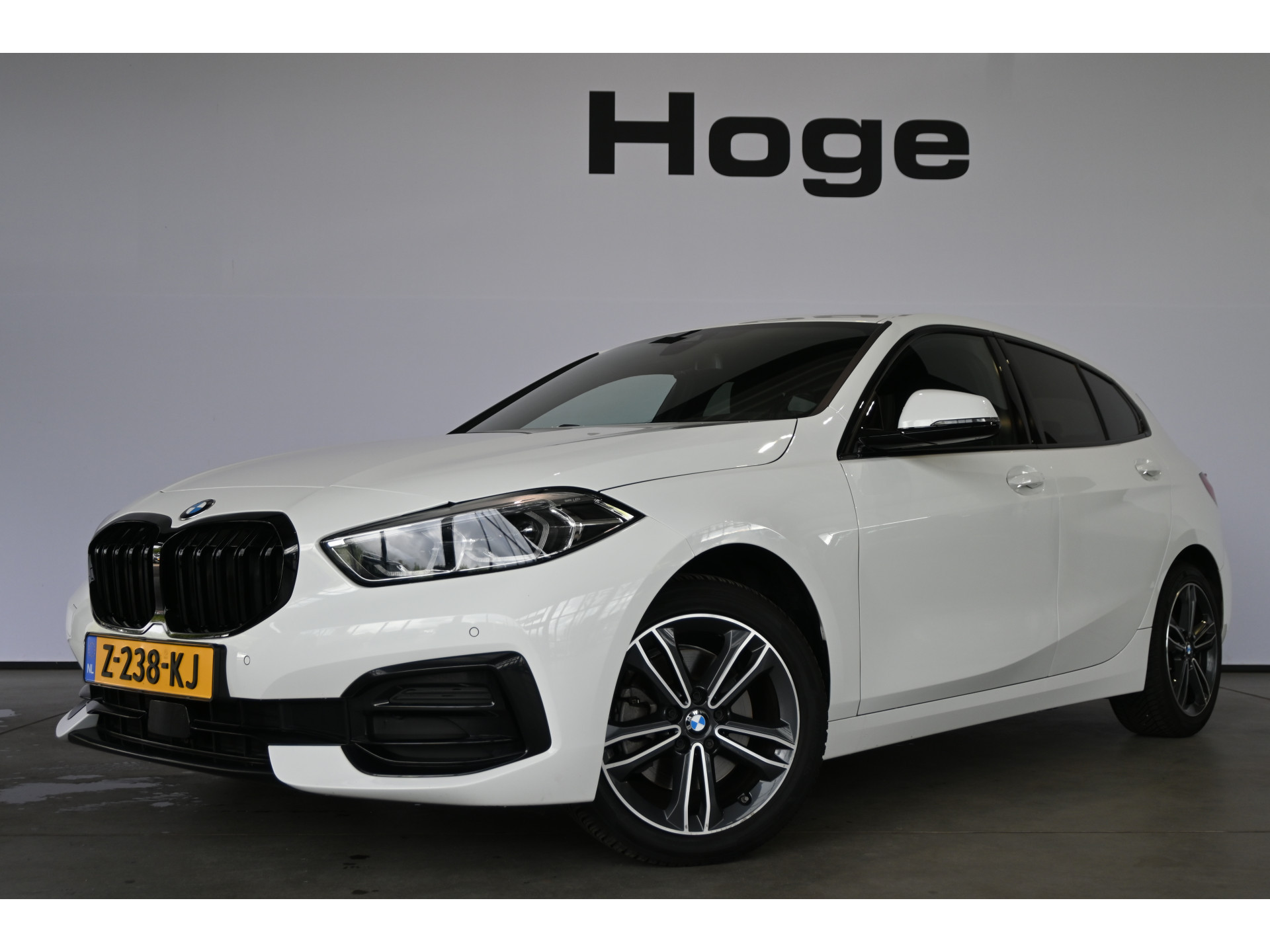 BMW 1-serie 118i High Executive Automaat Clima Virtual Cockpit LED Stoelverwarming CarPlay 100% Onderhouden! Inruil mogelijk!