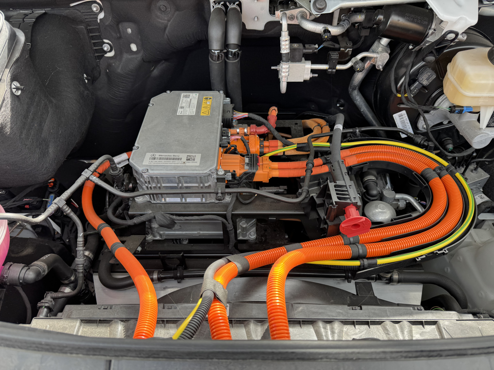 Mercedes-Benz eSprinter 314 Pro 81kWh L2H2 313km WLTP 2000kg Trekvermogen 115kw Snelladen Adaptieve Cruise Widescreen Camera
