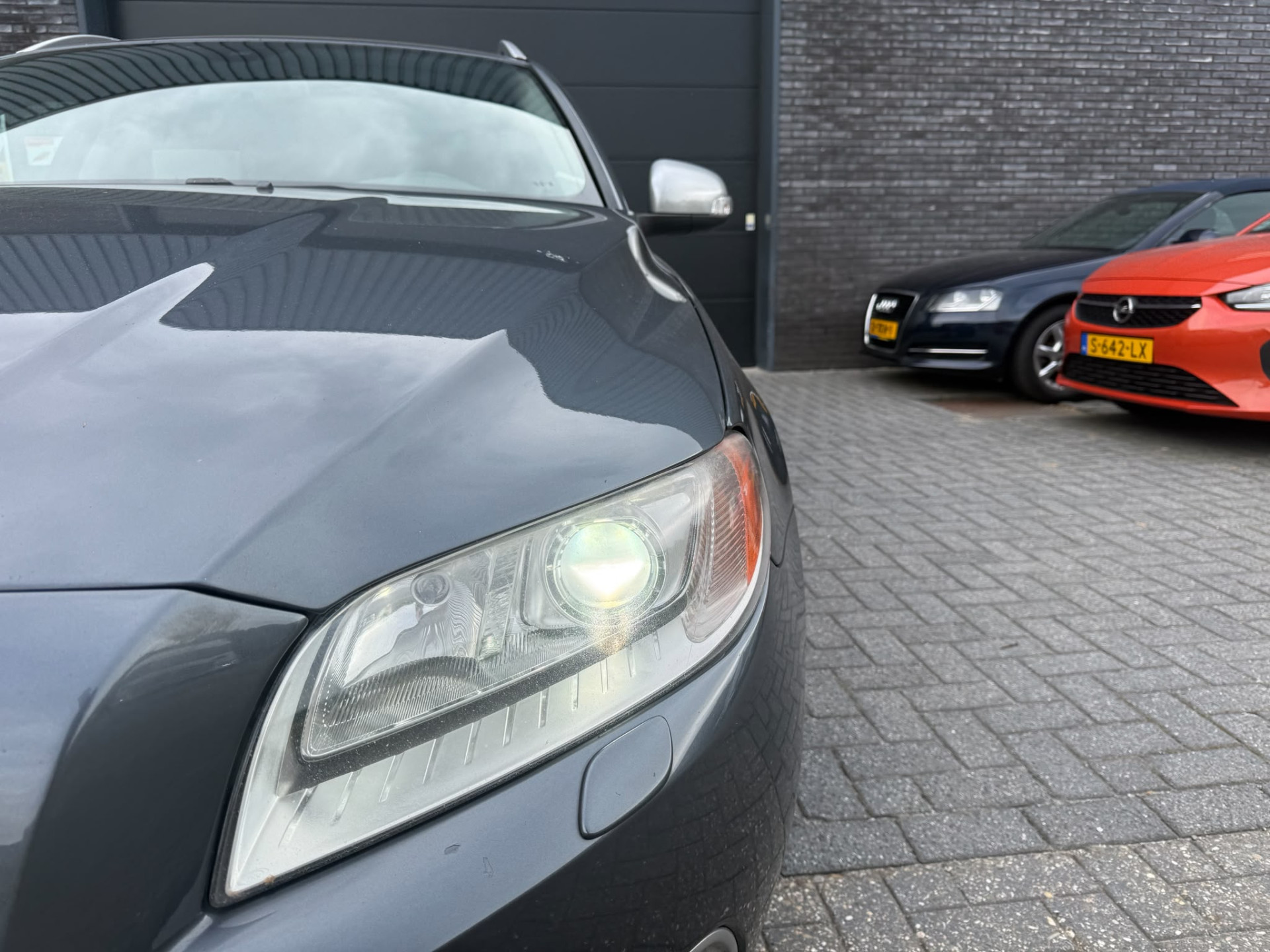 Volvo V70 2.0T R-Edition | 3E EIGENAAR | AUTOMAAT | LEDER | NAVI | XENON | CRUISE | TREKHAAK |