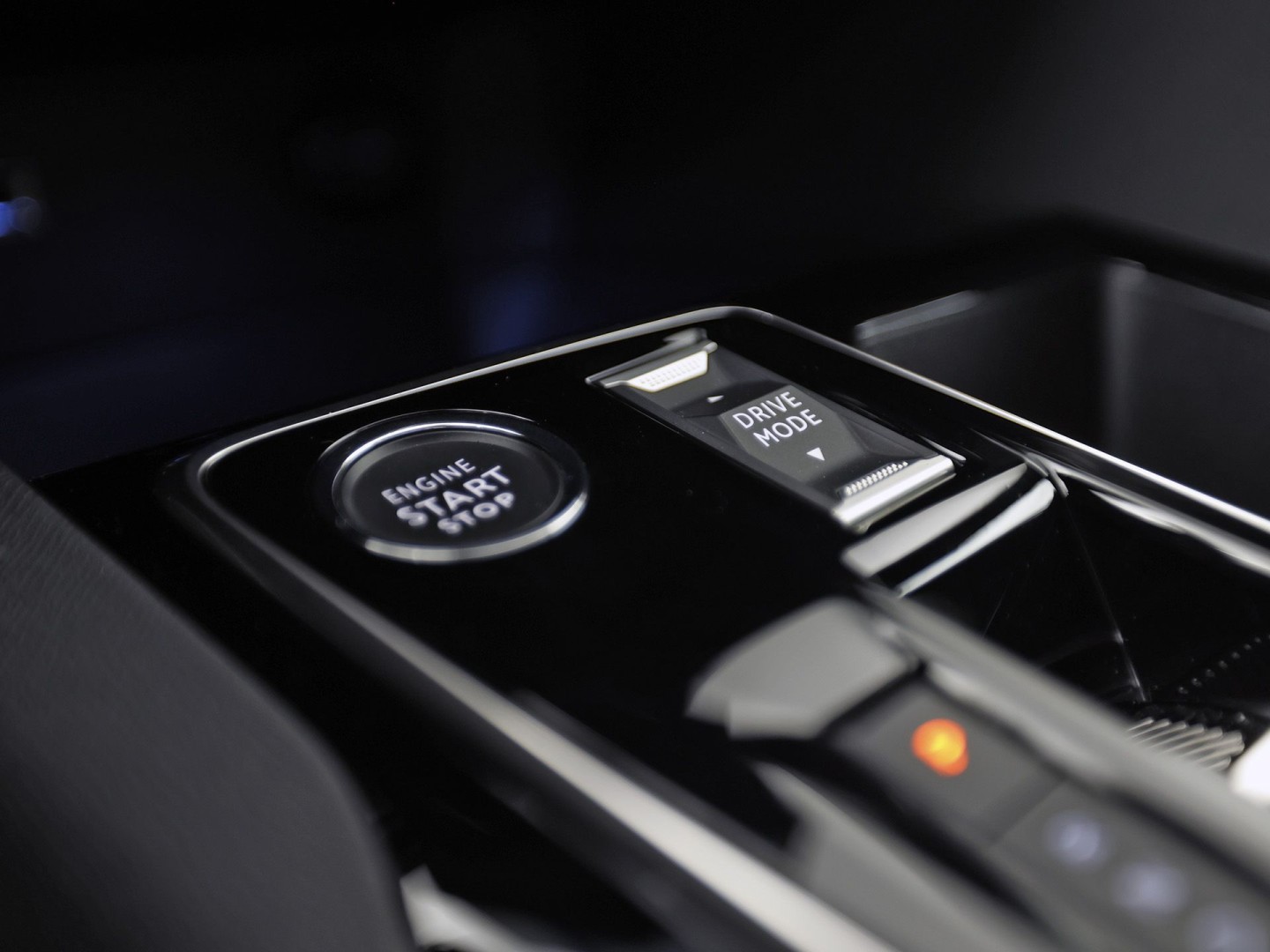 Peugeot 3008 1.6 HYbrid 225 Allure Sport 225Pk Automaat (APPLE CARPLAY, GROOT NAVI, 360 CAMERA, SPORTSTOELEN, LEDER, KEYLESS, GETINT GLAS, LANE ASSIST, NIEUWSTAAT)