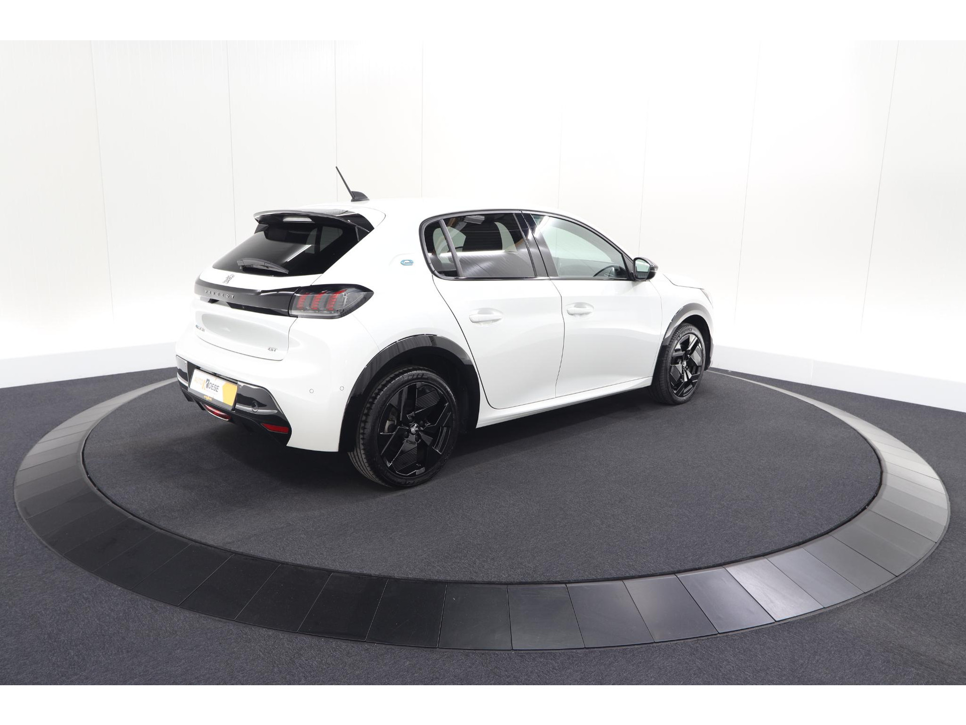 Peugeot e-208 EV GT 50 kWh | 93,7% SOH | Black Pack | Dodehoekdetectie | Camera | Apple Carplay