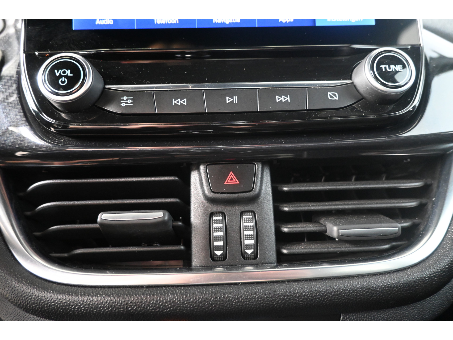 Ford Fiesta 1.0 EcoBoost ST-Line Navigatie Stuur/Stoelverwarming LED Carplay Rijklaarprijs! Inruil Mogelijk!