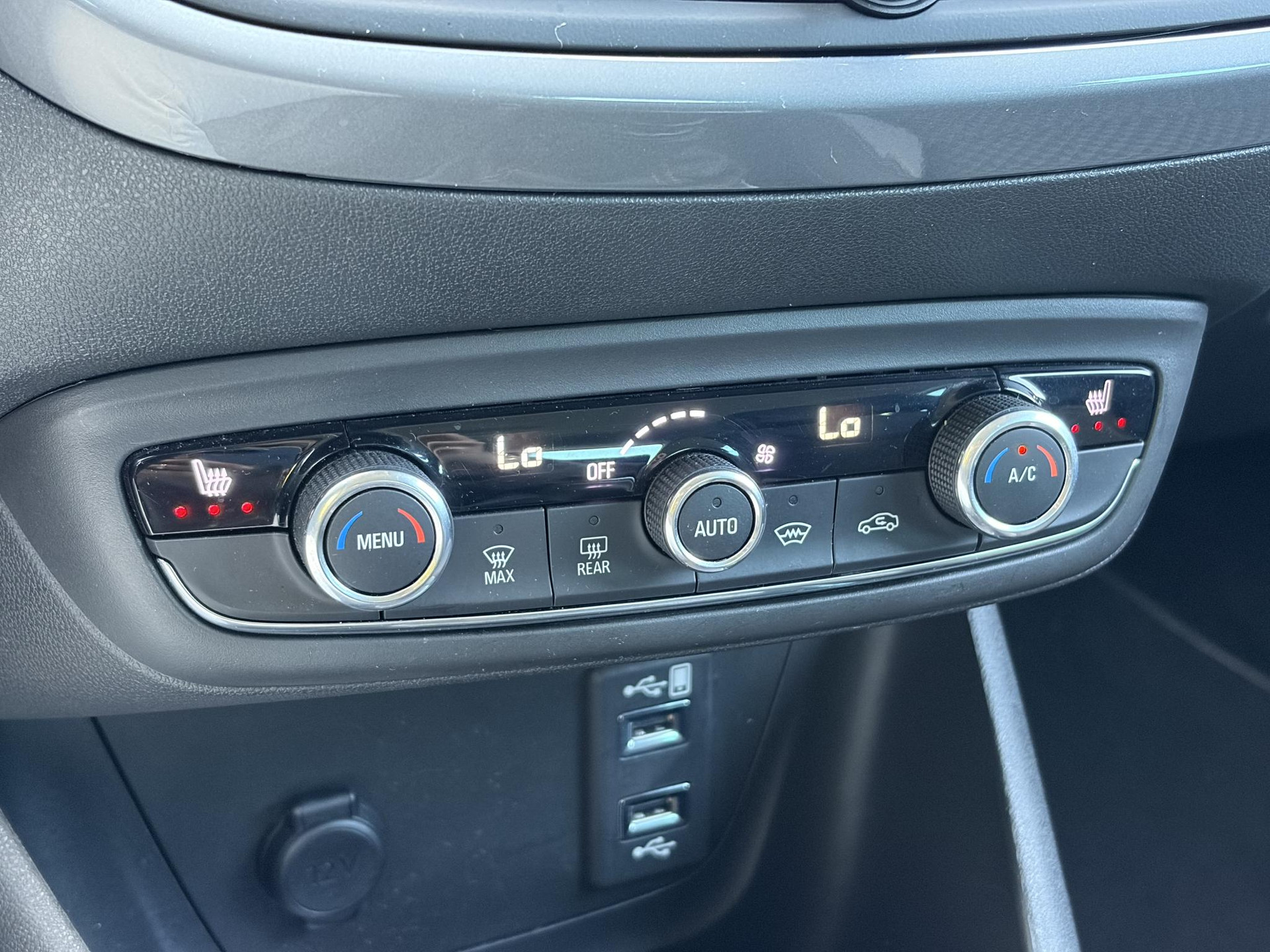 Opel Crossland X 1.2 Turbo Innovation ✓1e Eigenaar✓Dealer Onderhouden✓360° Camera✓Carplay✓Navi✓6 Bak✓110pk✓Keylss✓Halfleder✓Pdc V+A✓Lm velgen✓N.A.P✓Rijstrooksensor✓Dodehoeksensor✓Apk tot 09-2028
