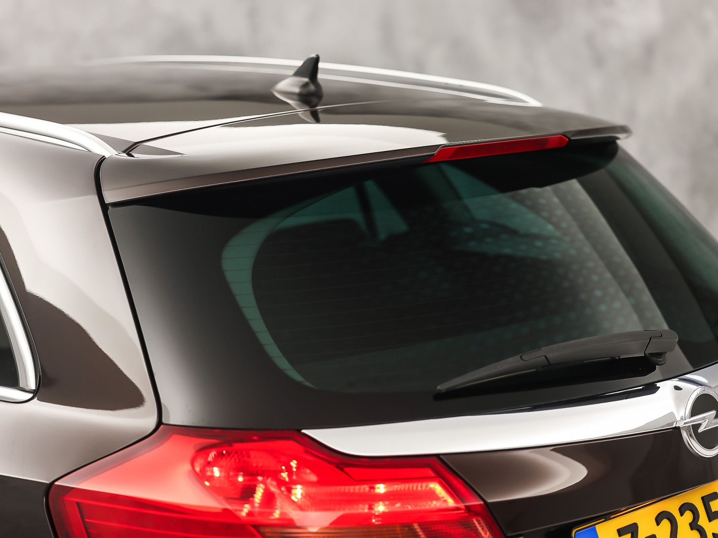Opel Insignia 1.6 T Innovation Sport 179Pk (NAVIGATIE, CLIMATE, STOELVERWARMING, GETINT GLAS, SPORTSTOELEN, TREKHAAK, CRUISE, NIEUWSTAAT)