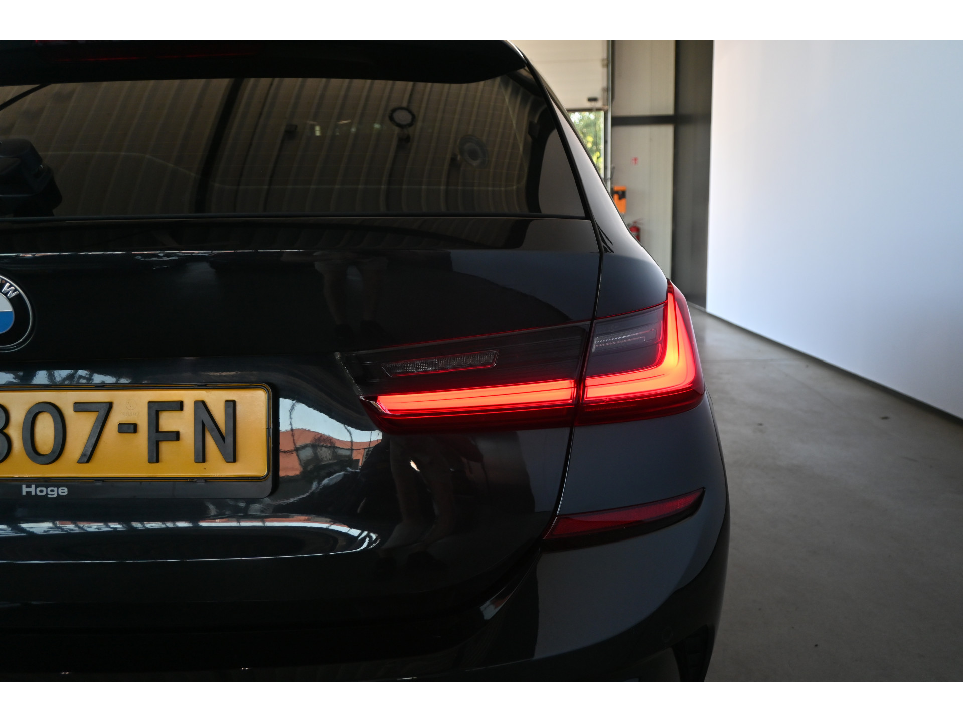BMW 3-serie Touring 320i Automaat Business Edition Plus M-Pakket Navigatie LED Panoramadak Goed Onderhouden! Inruil Mogelijk!