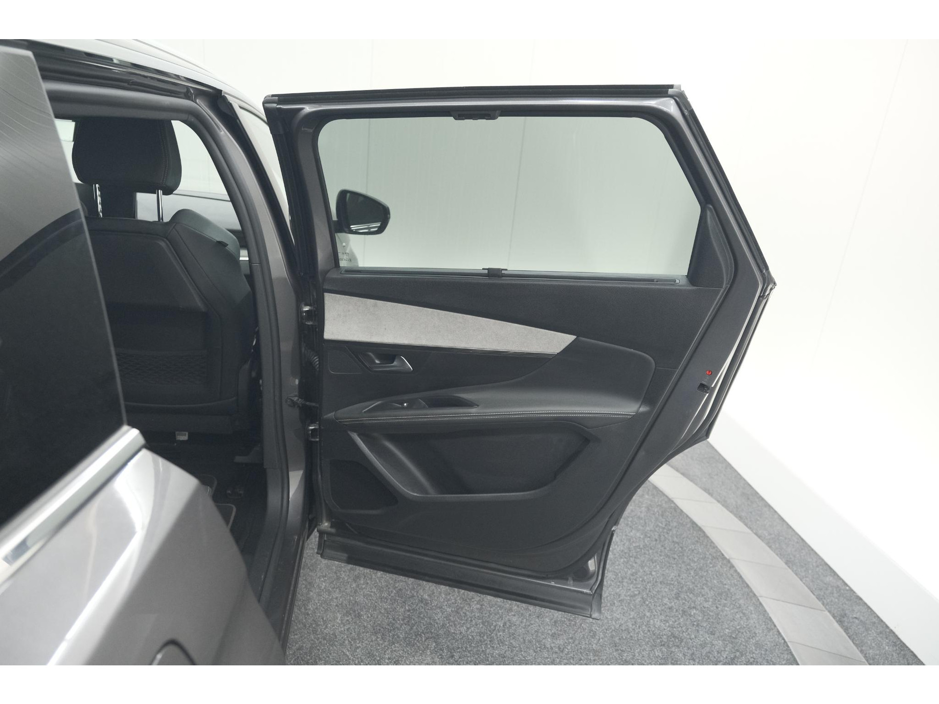 Peugeot 5008 PureTech 130 GT | Camera | Adaptieve Cruise Control | Dodehoekdetectie | Navigatie