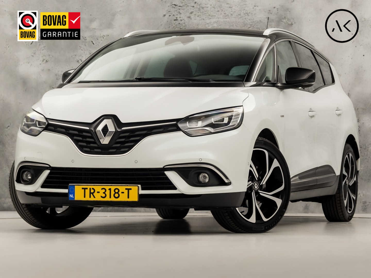 Renault Grand Scénic 1.3 TCe Bose 7 Persoons (PANORAMADAK, APPLE CARPLAY, GROOT NAVI, LEDER, SPORTSTOELEN, GETINT GLAS, BOSE AUDIO, CAMERA, NIEUWE APK, NIEUWSTAAT)