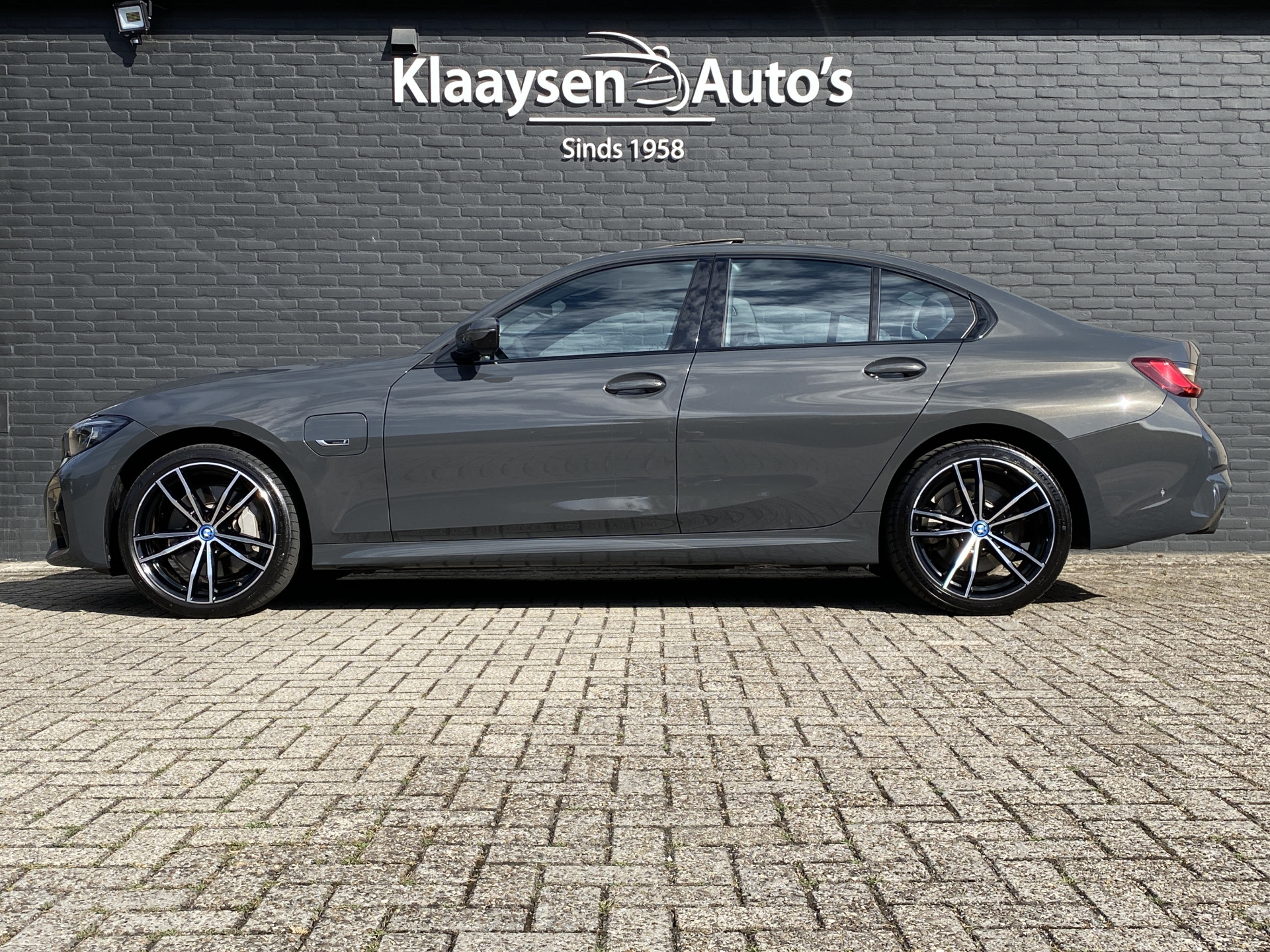 BMW 3-serie 330e High Executive M-Sport | 1e eigenaar | dealer onderh. | schuifdak | leder sportstoelen | camera | BTW auto