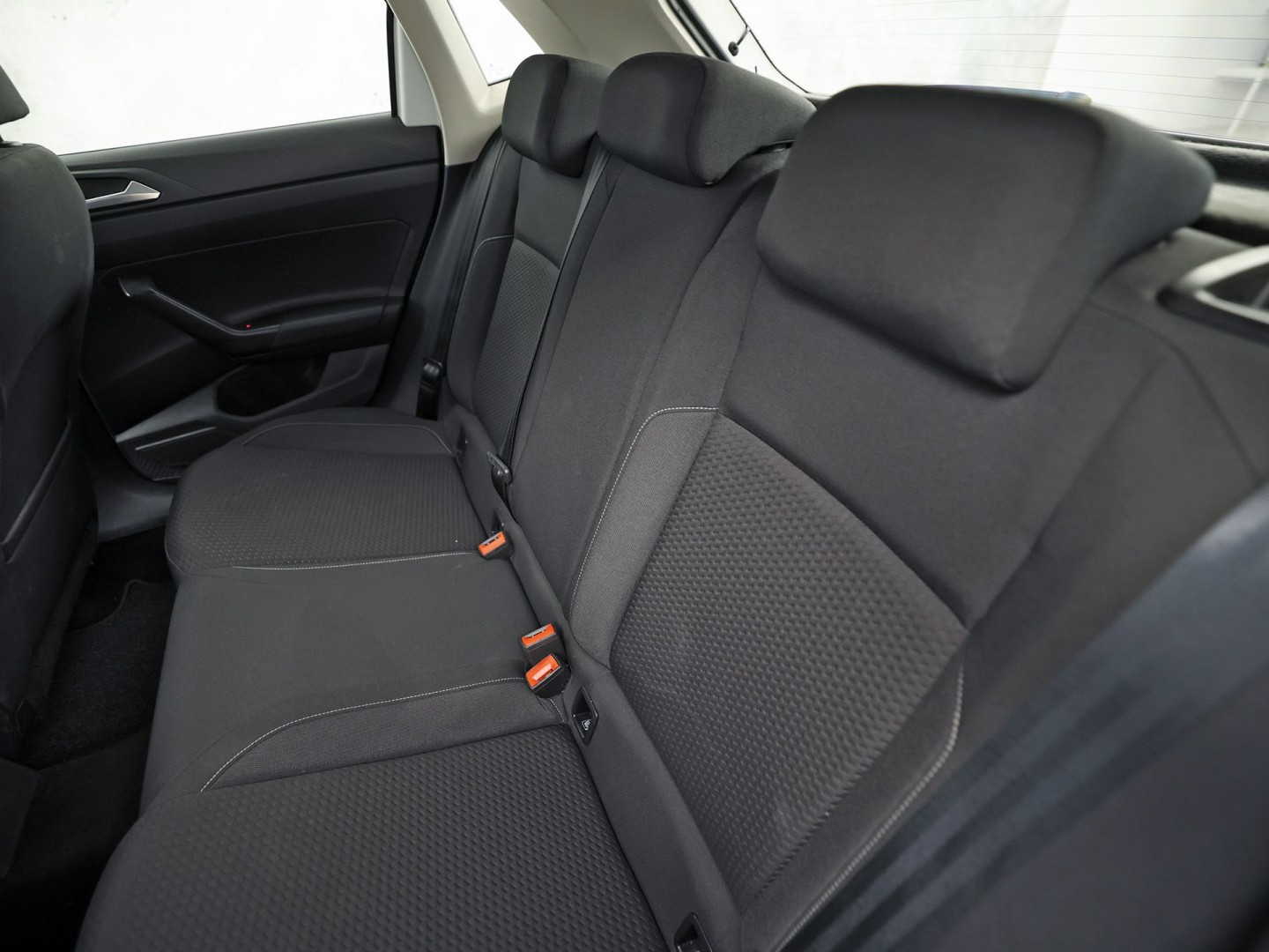 Volkswagen Polo 1.0 TSI Sportline Automaat (APPLE CARPLAY, GROOT NAVI, GETINT GLAS, ADAPTIVE CRUISE, SPORTSTOELEN, PARKEERSENSOREN, NIEUWE APK, NIEUWSTAAT)