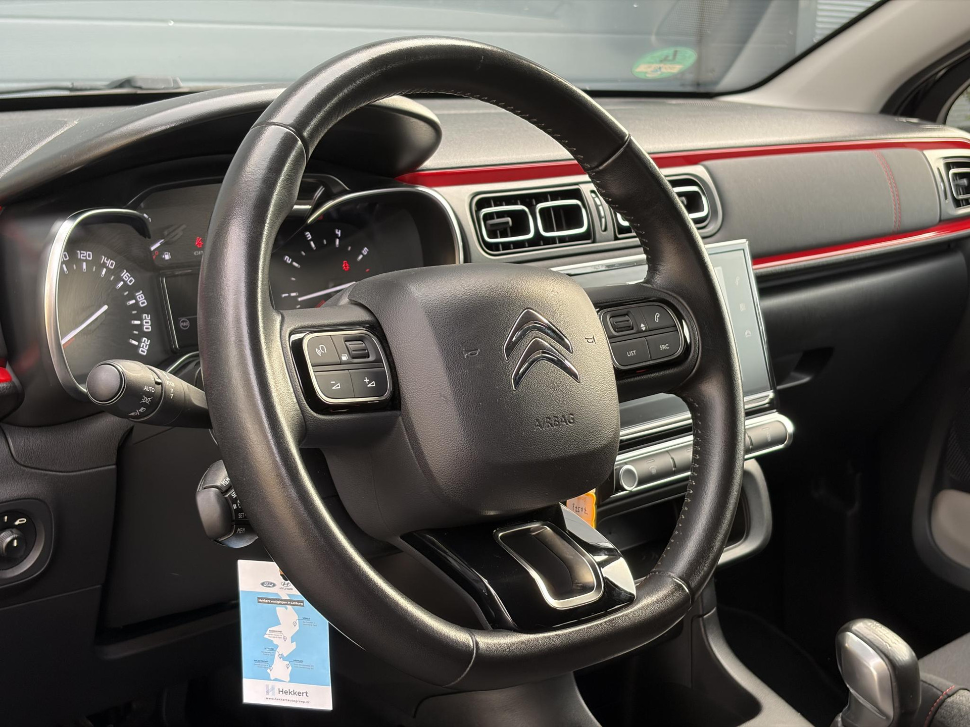 Citroen C3 1.2 PureTech Shine ✓2e Eigenaar✓Camera✓Carplay✓Navi✓Trekhaak✓Pdc✓Clima✓Cruise✓17''Lm velgen✓Rijstrooksensor✓N.A.P✓Apk tot 04-2027