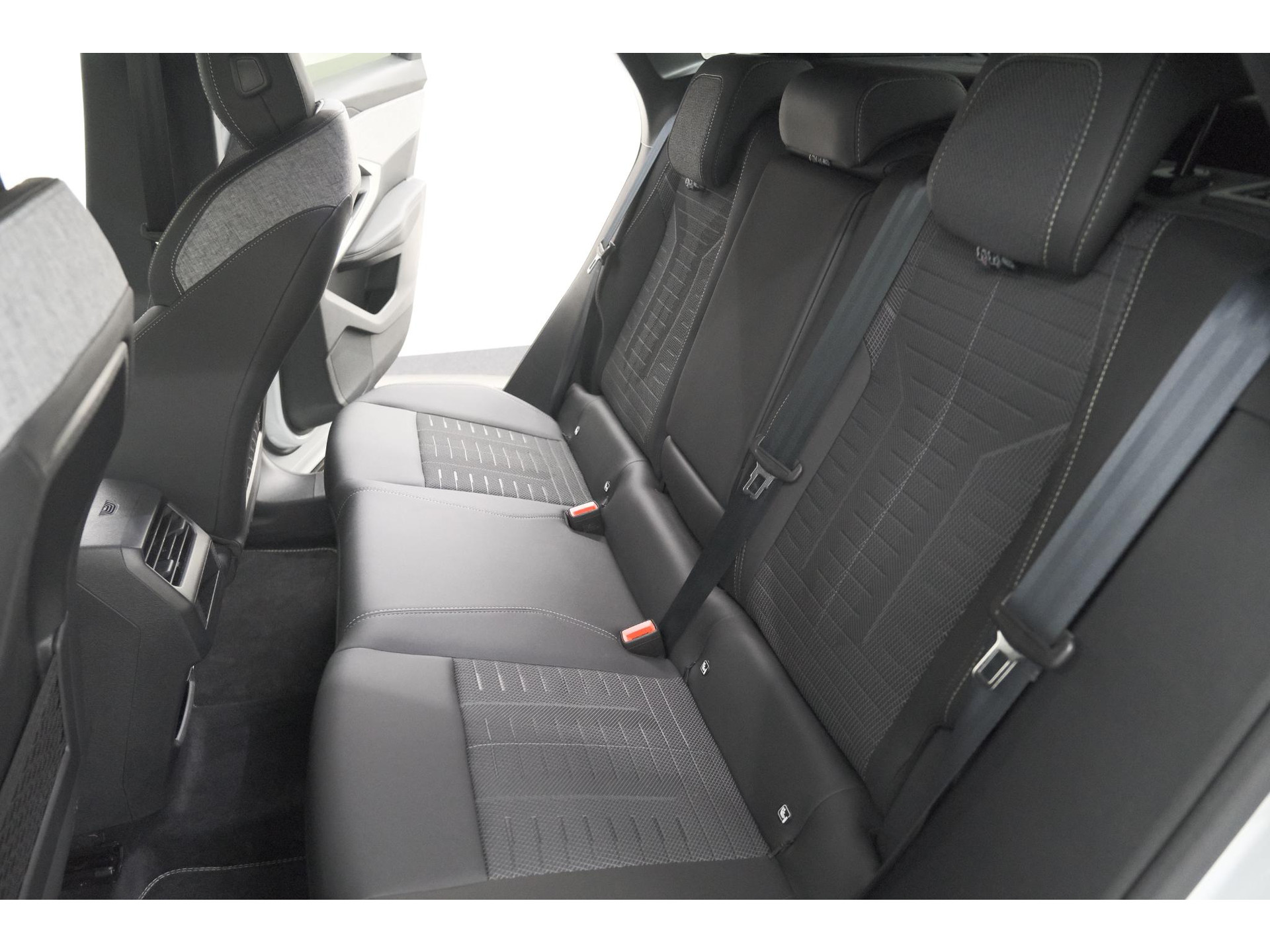 Peugeot 3008 1.2 Hybrid 145 GT | Camera | Adaptieve Cruise Control | Elektrische Kofferklep | Stuurwielverwarming