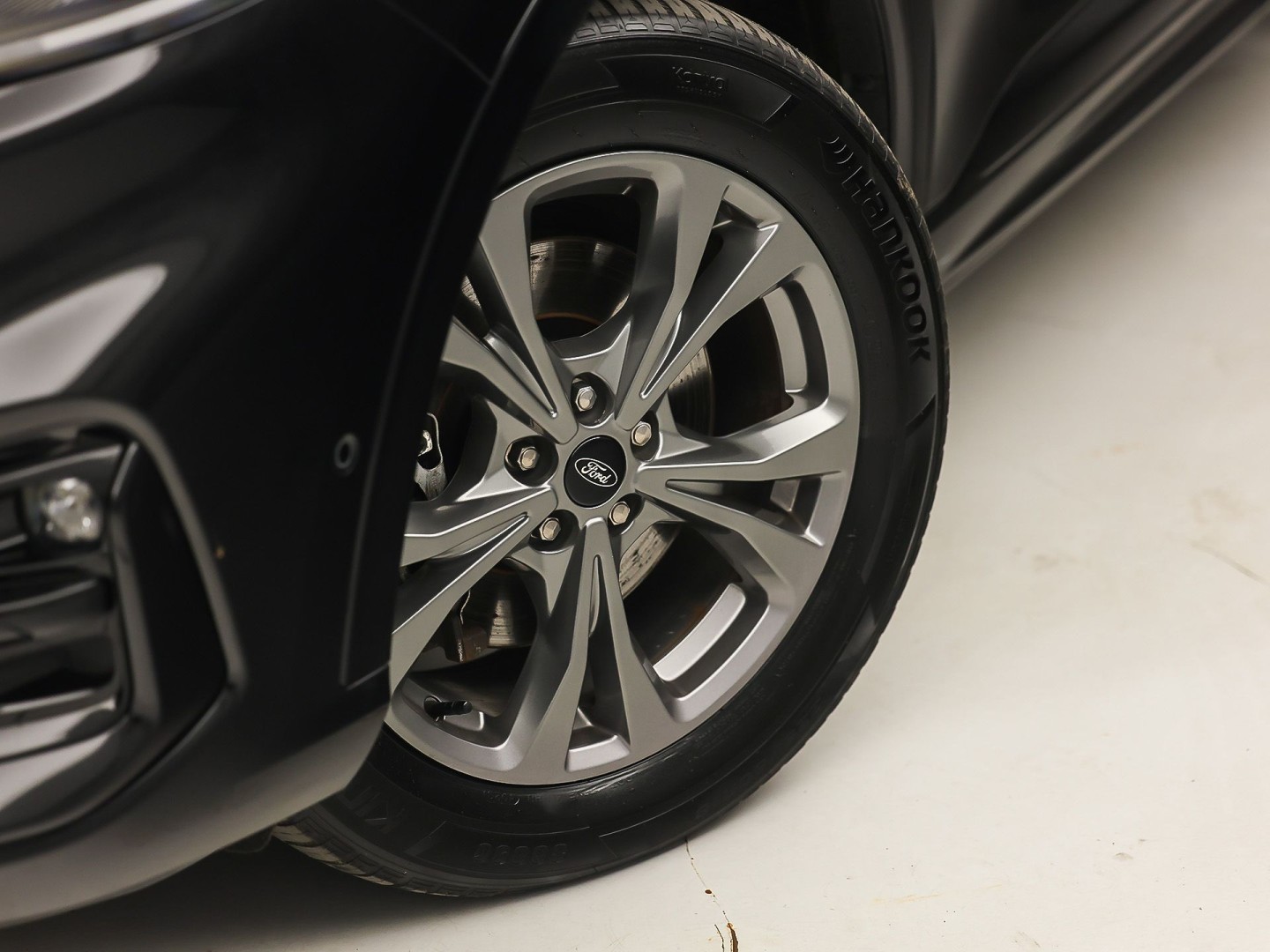Ford Kuga 2.5 PHEV ST Line 225Pk Automaat (PANORAMADAK, SOH 87,7%, APPLE CARPLAY, LEDER/ALCANTARA, STUUR/STOELVERWARMING, CAMERA, SPORTSTOELEN, HEAD-UP DISPLAY, ADAPTIVE CRUISE, GETINT GLAS, NIEUWE APK, NIEUWSTAAT)