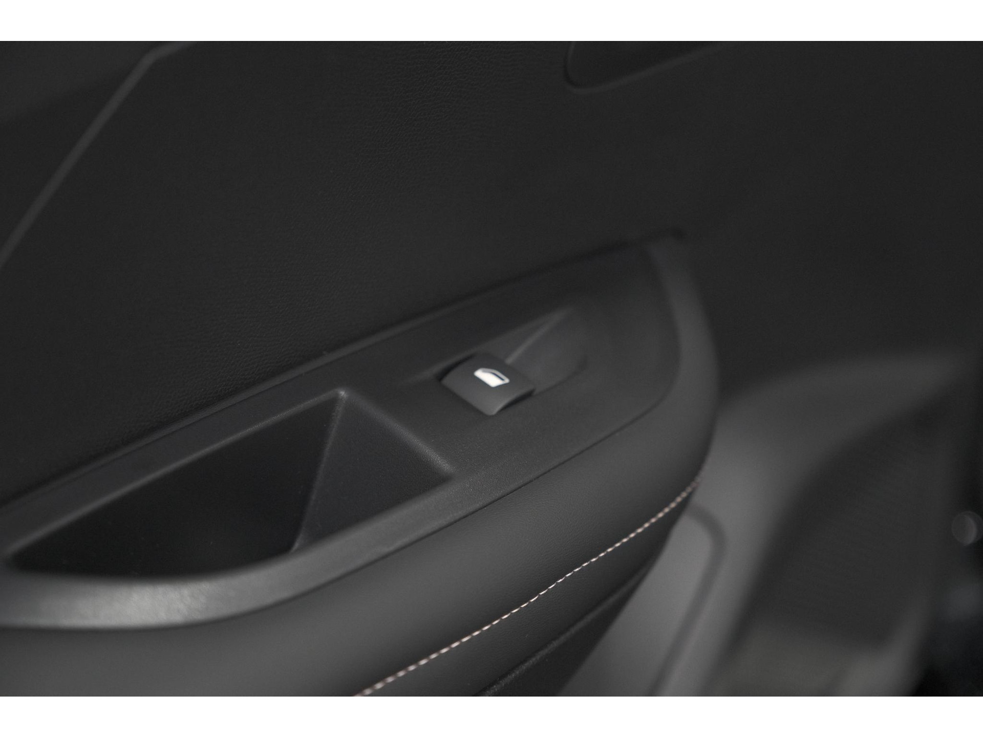 Peugeot 2008 1.2 Hybrid 145 Allure | 360 Camera | Adaptieve Cruise Control | Dodehoekdetectie | Apple Carplay