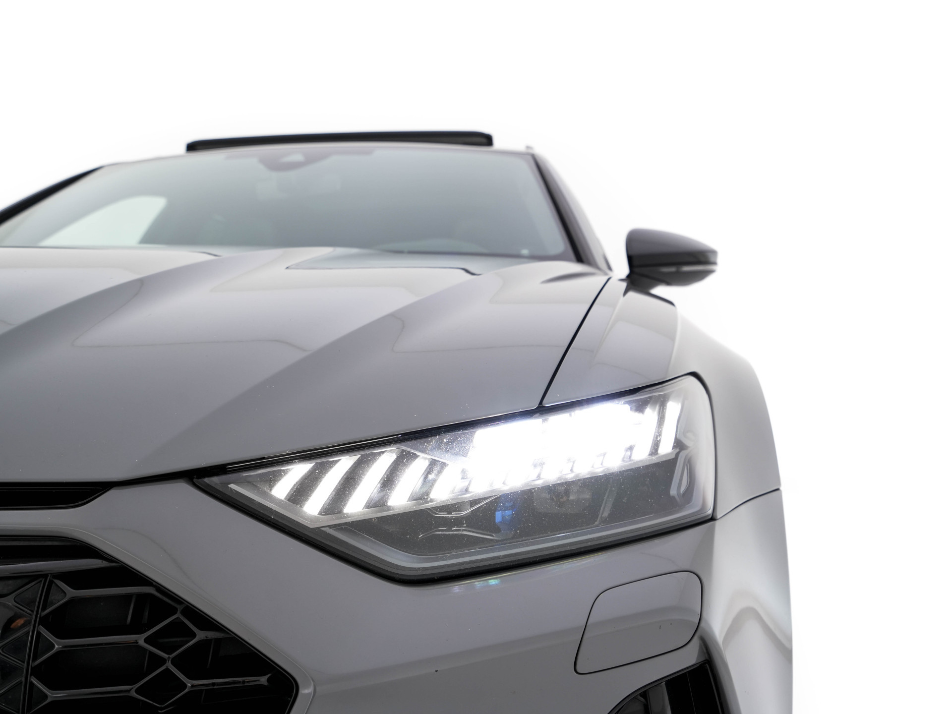 Audi RS6 Avant TFSI Quattro ! FULL-OPTIONS ! (INCL-BTW) Aut. *CERAMIC-BREAKS | VALCONA-LUXURY-LEATHER | HEAD-UP | LASER-LIGHT | BANG&OLUFSEN-ADVANCED | SOFT-CLOSE | ADAPTIVE-CRUISE | BLINDSPOT | TOP-VIEW | MEMORY-PACK | DAB+ | ...