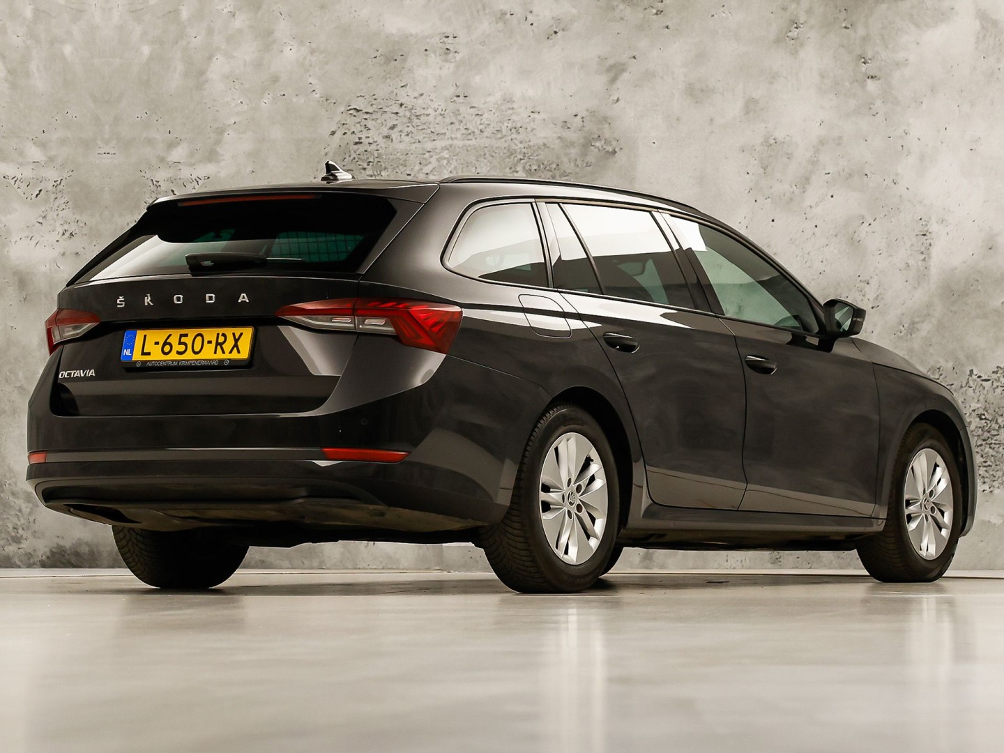 Škoda Octavia Combi 1.0 TSI Sport (KUIPSTOELEN, 1e EIGENAAR, APPLE CARPLAY, GROOT NAVI, GETINT GLAS, ZWART HEMEL, KEYLESS, NIEUWSTAAT)