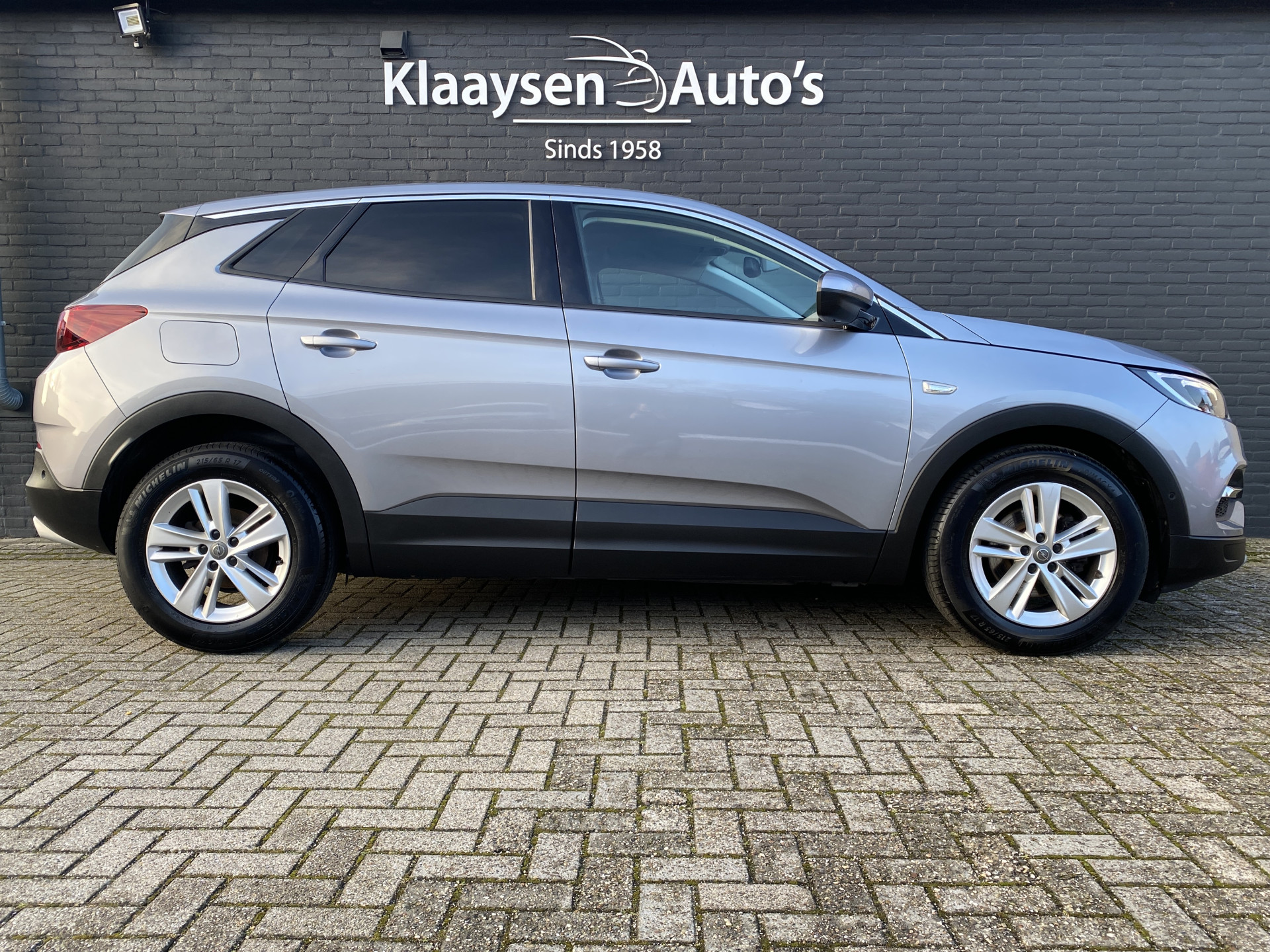 Opel Grandland X 1.2 Turbo Business Executive 130 pk | 1e eigenaar | dealer onderh. | leder interieur | navigatie | camera | carplay