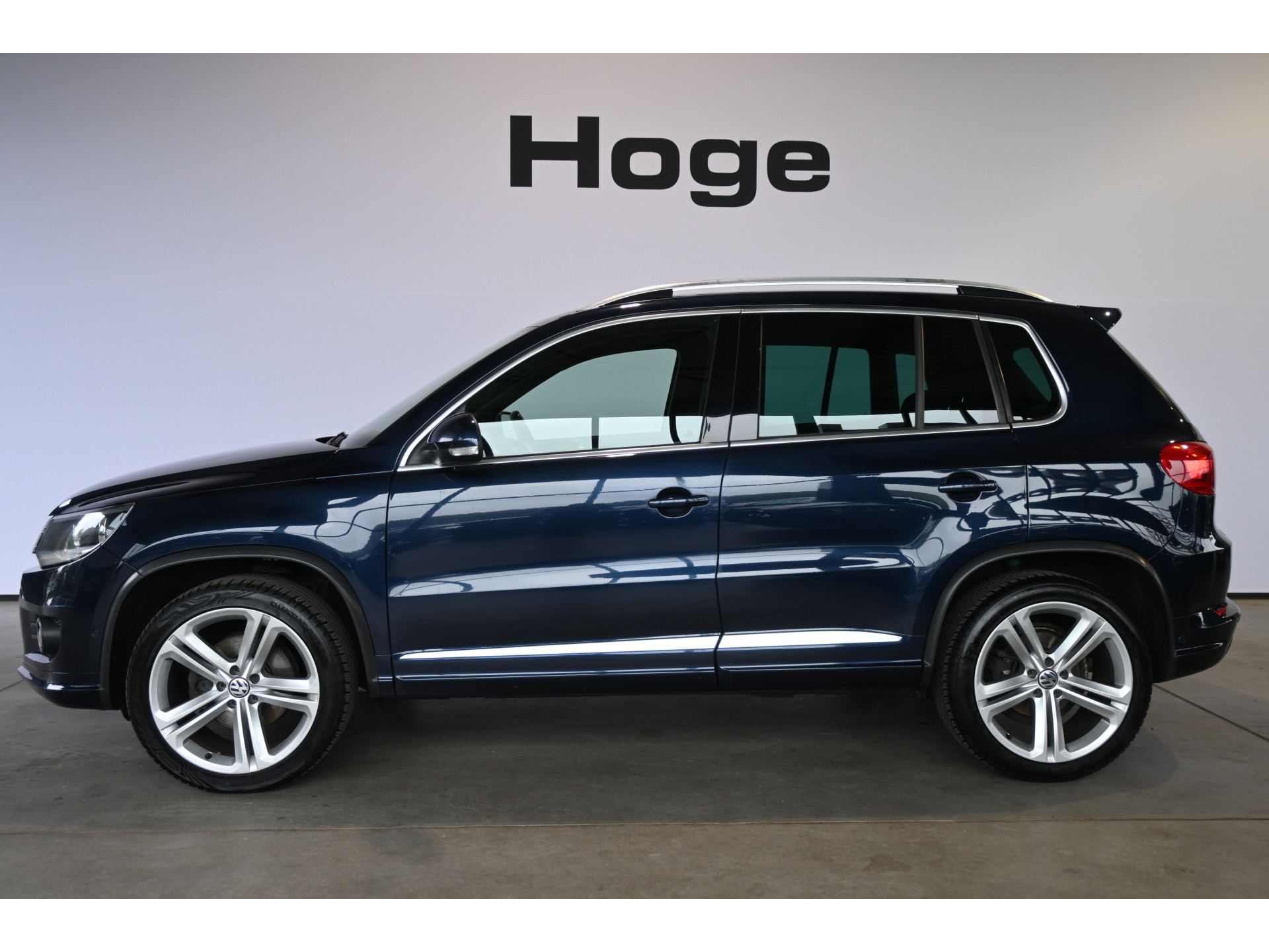 Volkswagen Tiguan 1.4 TSI Sport&Style 4Motion R-line Edition Clima Navigatie Stoelverwarming Goed Onderhouden! Inruil Mogelijk!