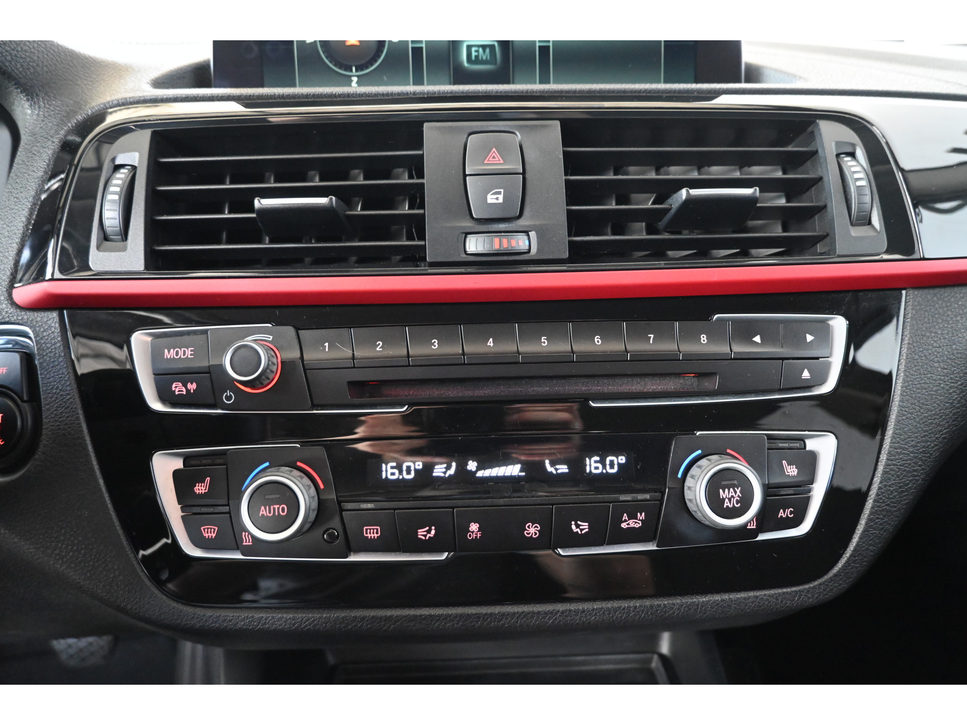 BMW 1-serie 116i Sport Cima Navigatie Pdc Cruise Control LED Stoelverwarming Inruil Mogelijk!