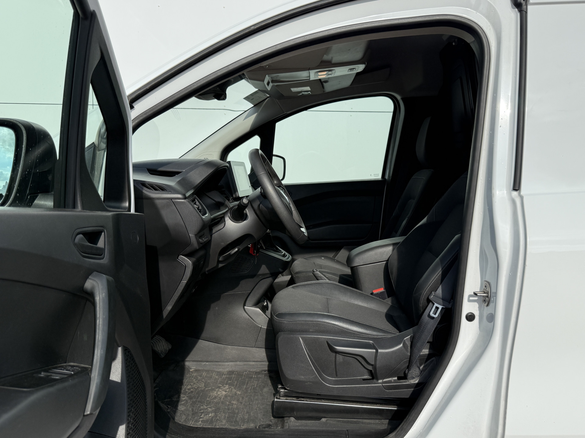 Renault Kangoo E-Tech 45kWh 122PK Elektrisch L1 300km WLTP 98.6% (SOH) 80kW Snelladen Climate Control Cruise Control LED Navigatie Parkeersensoren Achter