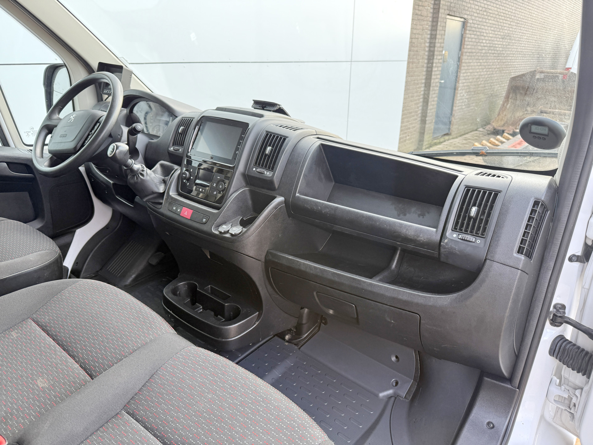 Peugeot Boxer 2.2 HDI 165PK Laadklep Bakwagen Cruise Control Climate Control Camera Carplay Standkachel LED Koffer Meubelbak