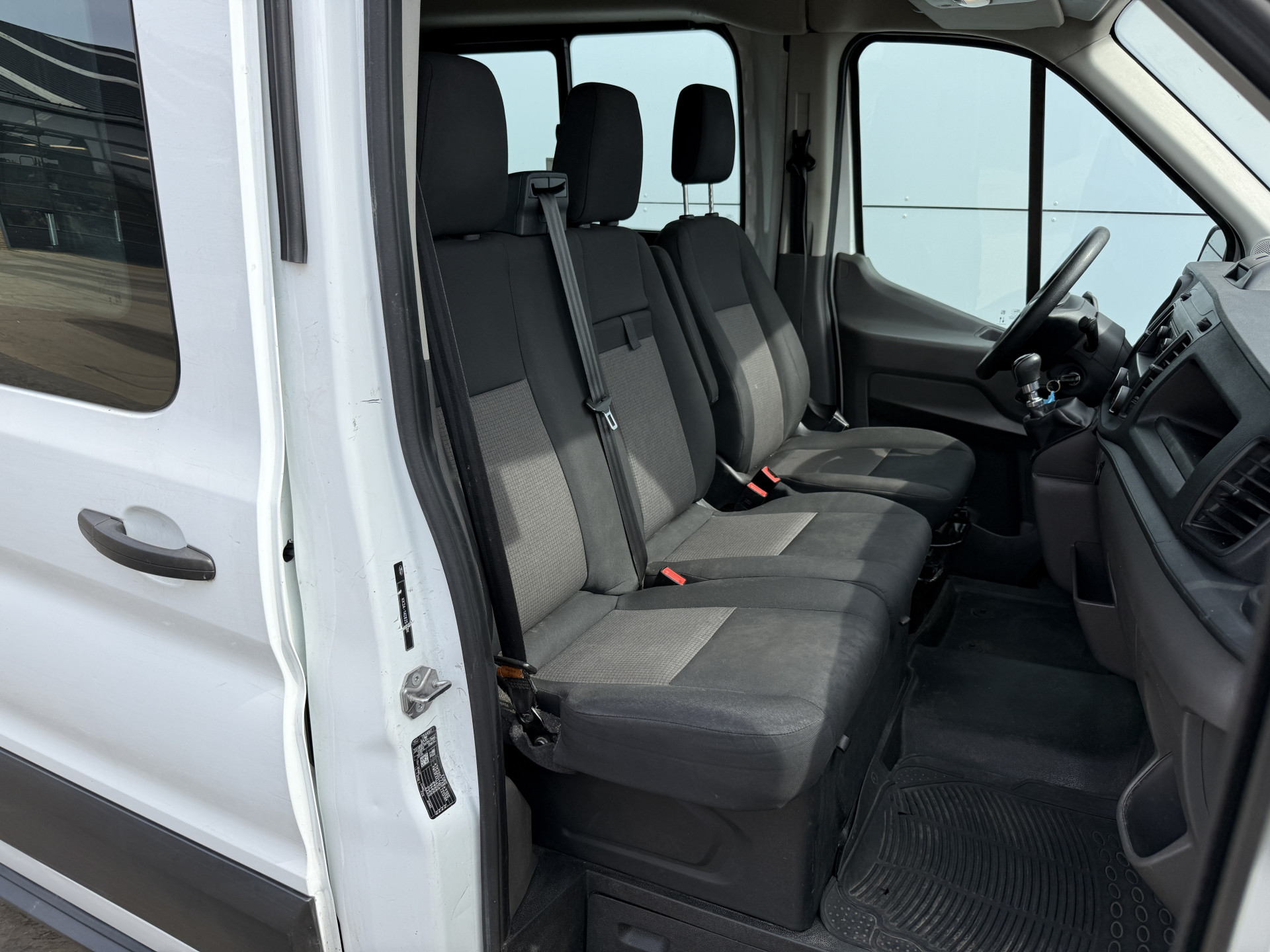 Ford Transit DC 2.0 TDCI L3H2 130PK 6-persoons Dubbele cabine L3H2 Trekhaak Parkeersensoren voor