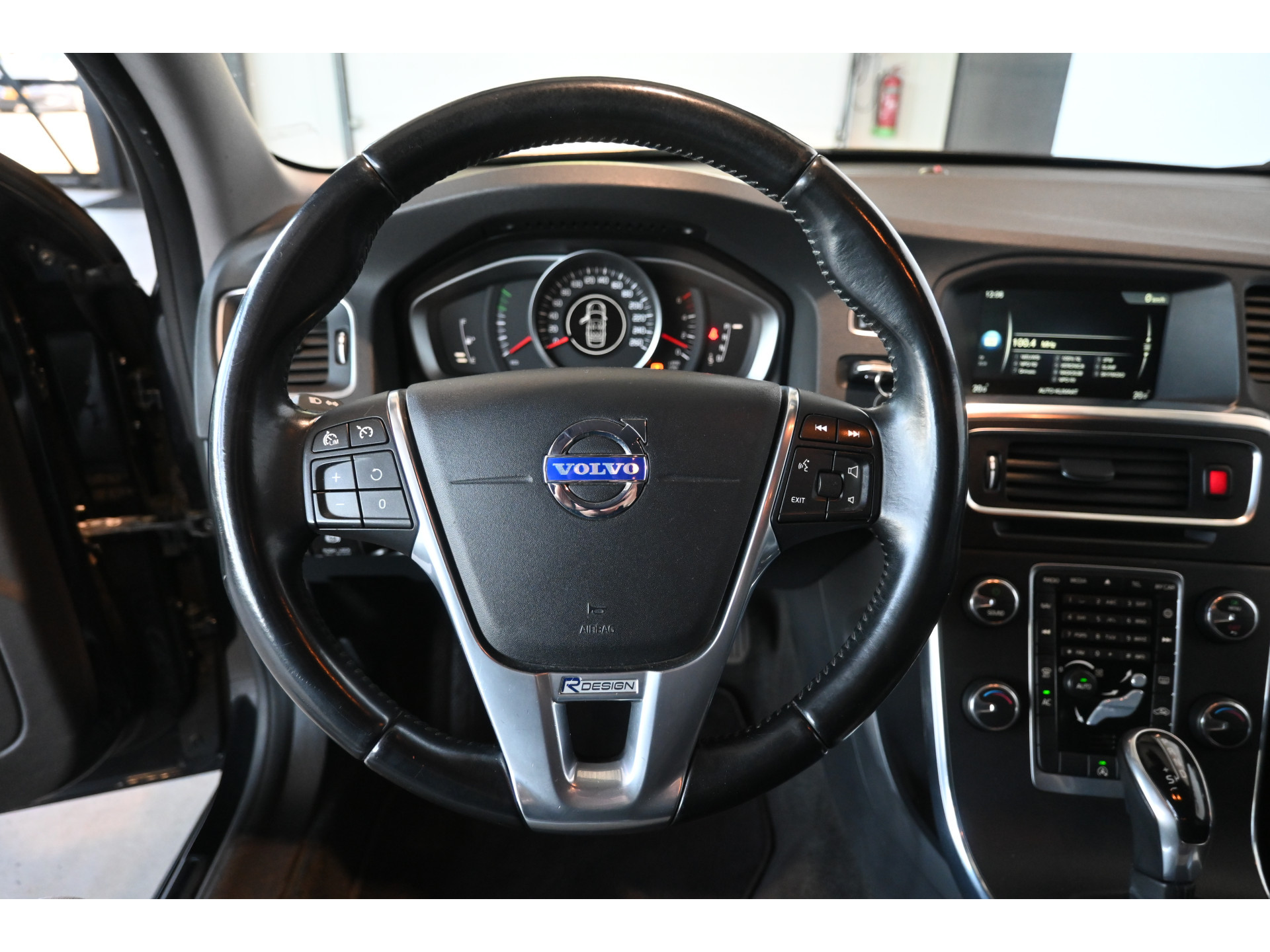 Volvo V60 1.6 D2 Summum Automaat Clima Navigatie Trekhaak Goed Onderhouden! Inruil Mogelijk!