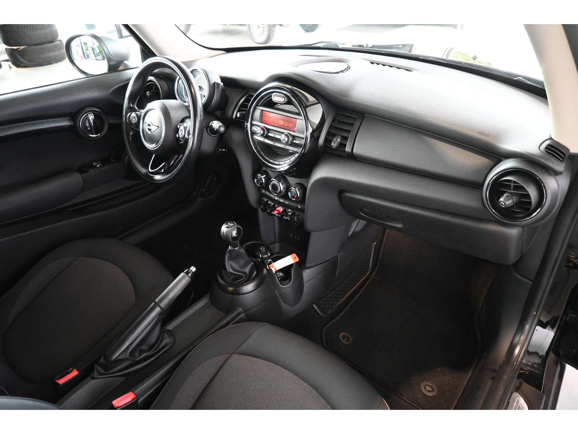 MINI 3-Deurs 1.2 One Business Airco Cruise Lichtmetaal PDC Stoelverwarming Rijklaarprijs! Inruil Mogelijk!