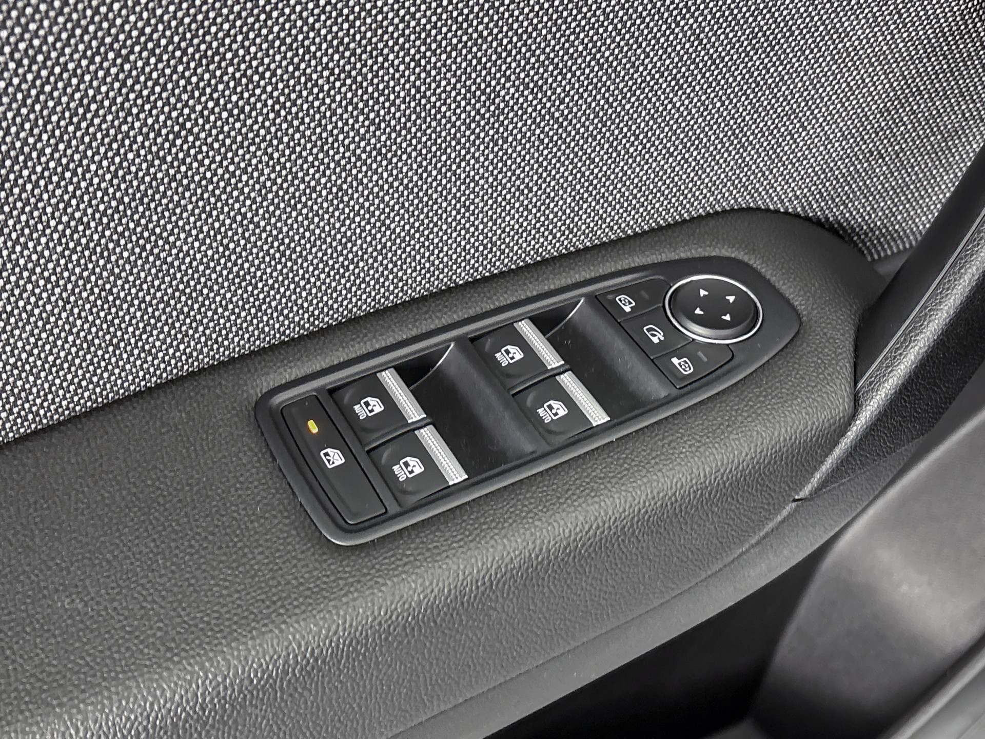 Renault Captur 1.8 E-Tech full hybrid 160PK techno | CAMERA | NAVI