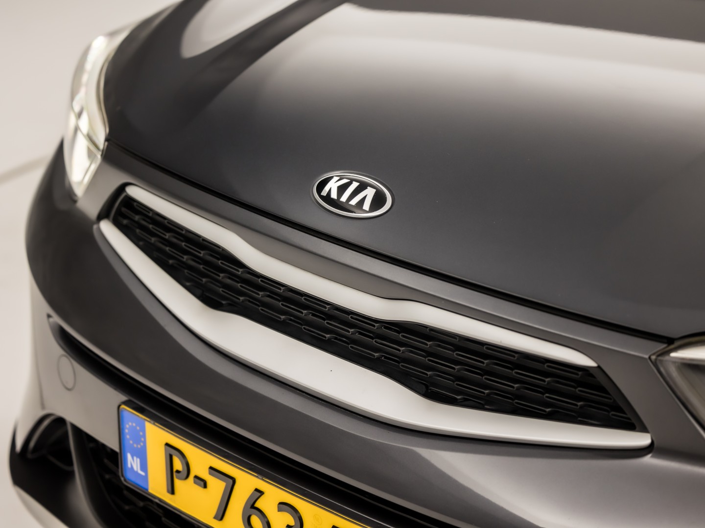 Kia Stonic 1.2 Navigator Sport (APPLE CARPLAY, NAVIGATIE, CAMERA, LM VELGEN, SPORTSTOELEN, PARKEERSENSOREN, ELEK RAMEN, NIEUWSTAAT)
