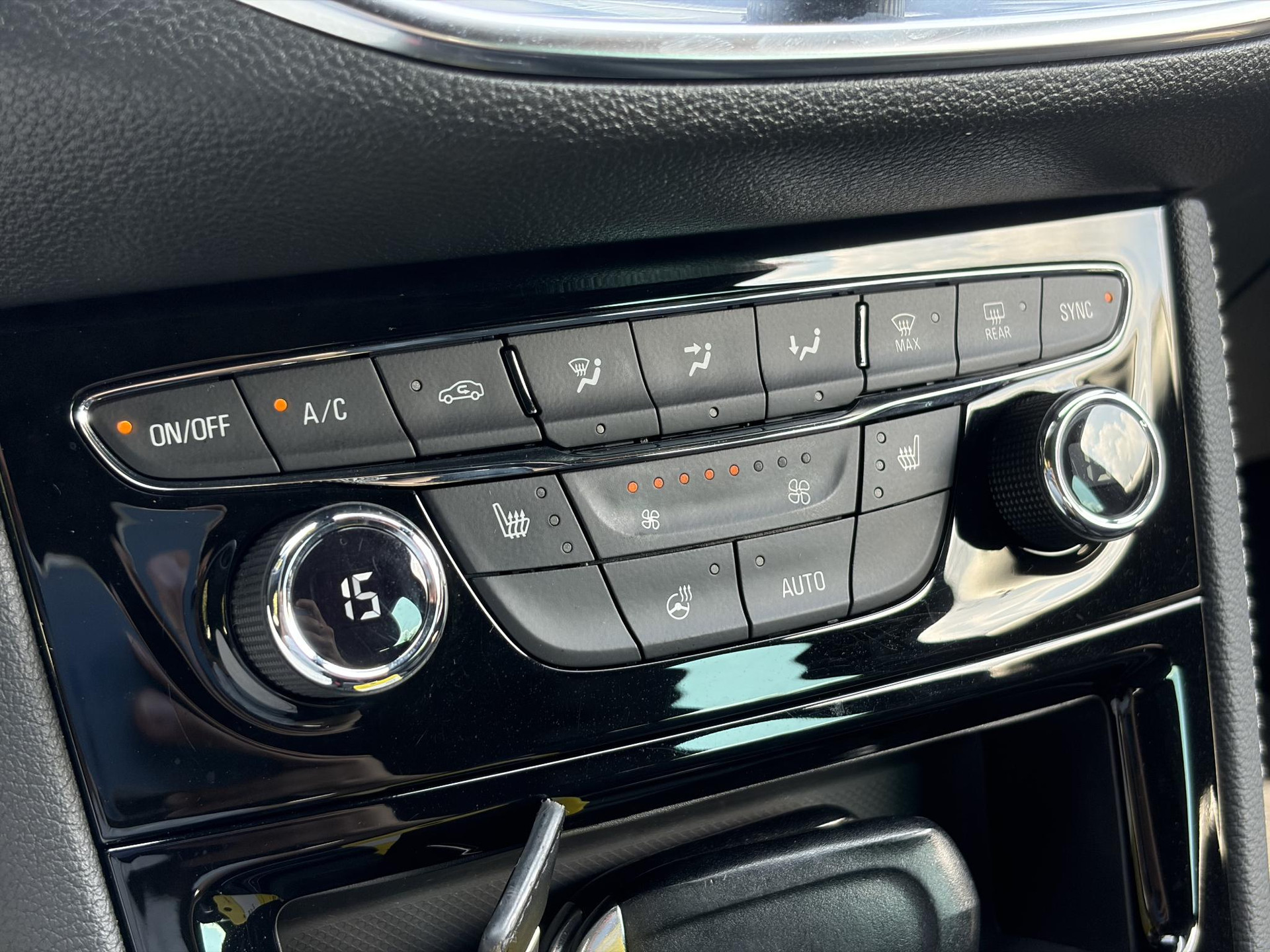 Opel Astra Sports Tourer 1.2 Ultimate 146pk,Afn Trekhaak,Camera,Keyless,Carplay,6 Bak,Stoelverw,Lm velgen,Alcantara-Leder,Dealer Onderhouden,Clima,Cruise,Dodehoek,Rijstrooksensor,N.A.P,Pdc V+A,Apk tot 07-2028