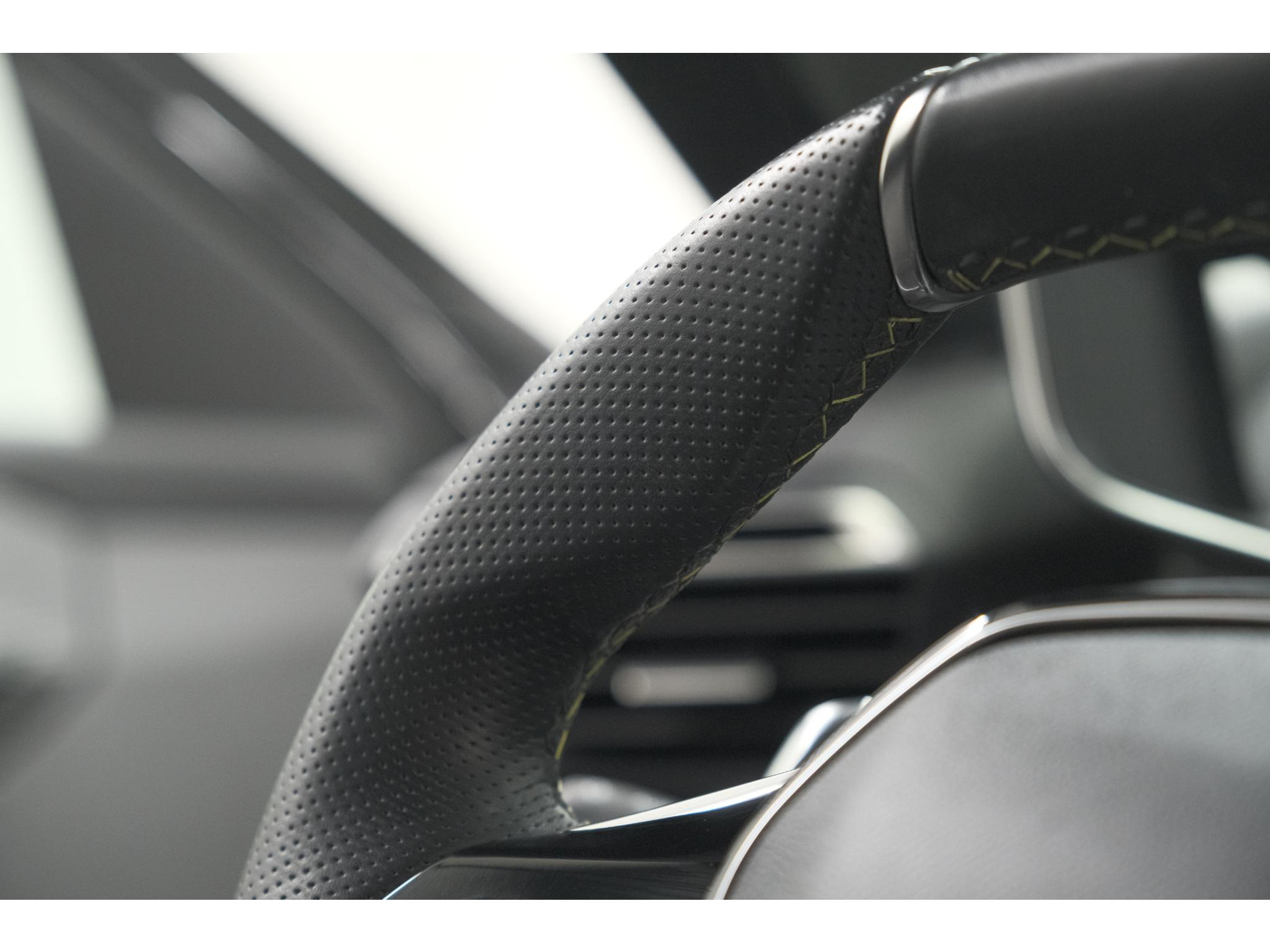 Peugeot 2008 PureTech 130 EAT8 GT | Camera | Apple Carplay | Parkeersensoren | 17 Inch Lichtmetalen Velgen