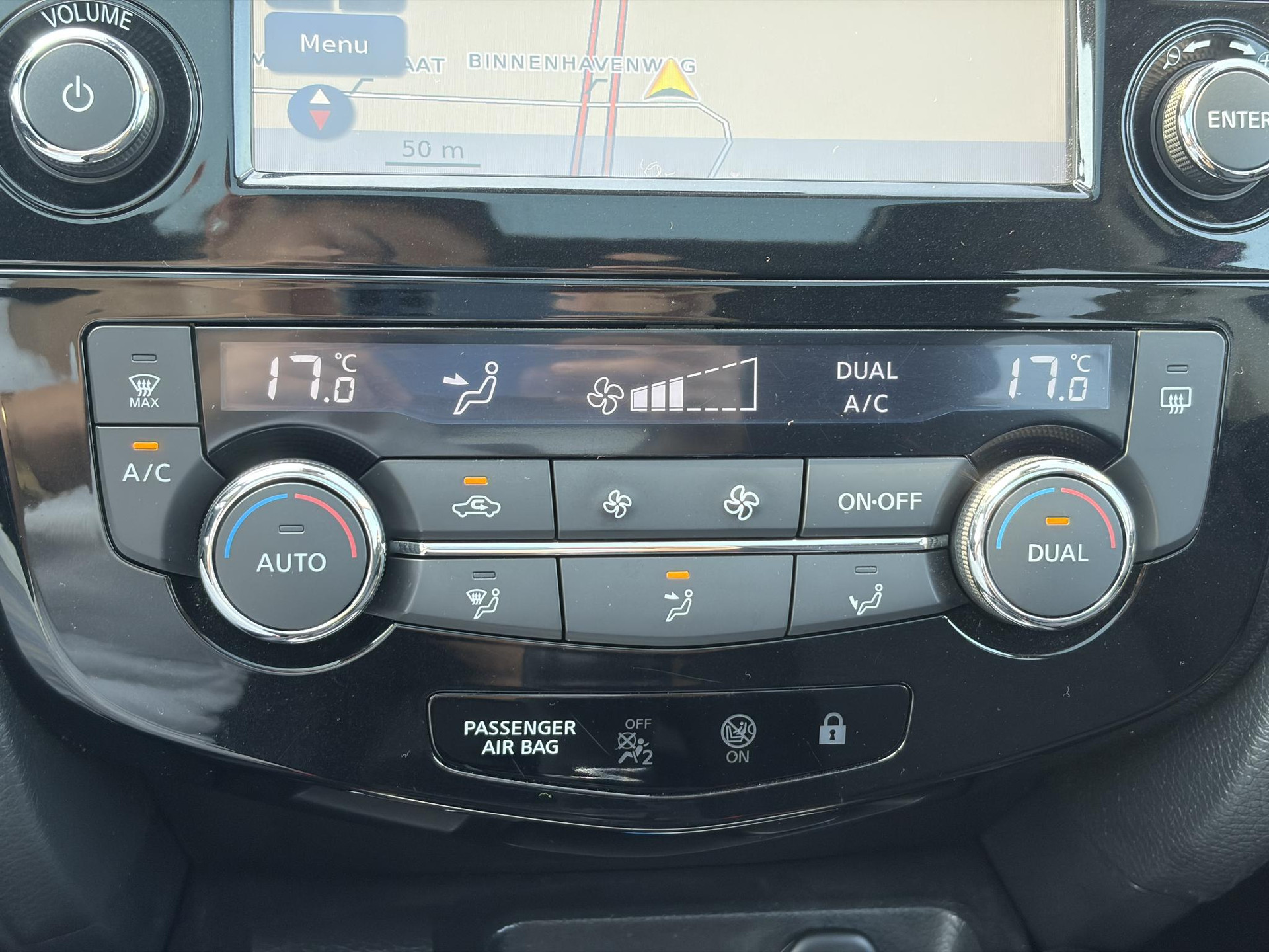 Nissan Qashqai 1.2 N-Connecta 360° Camera,Pano,Trekhaak,Navi,Clima,Cruise,Pdc V+A,Lm velgen,6 Bak,Dakrails,N.A.P,115pk,Apk tot 11-2026