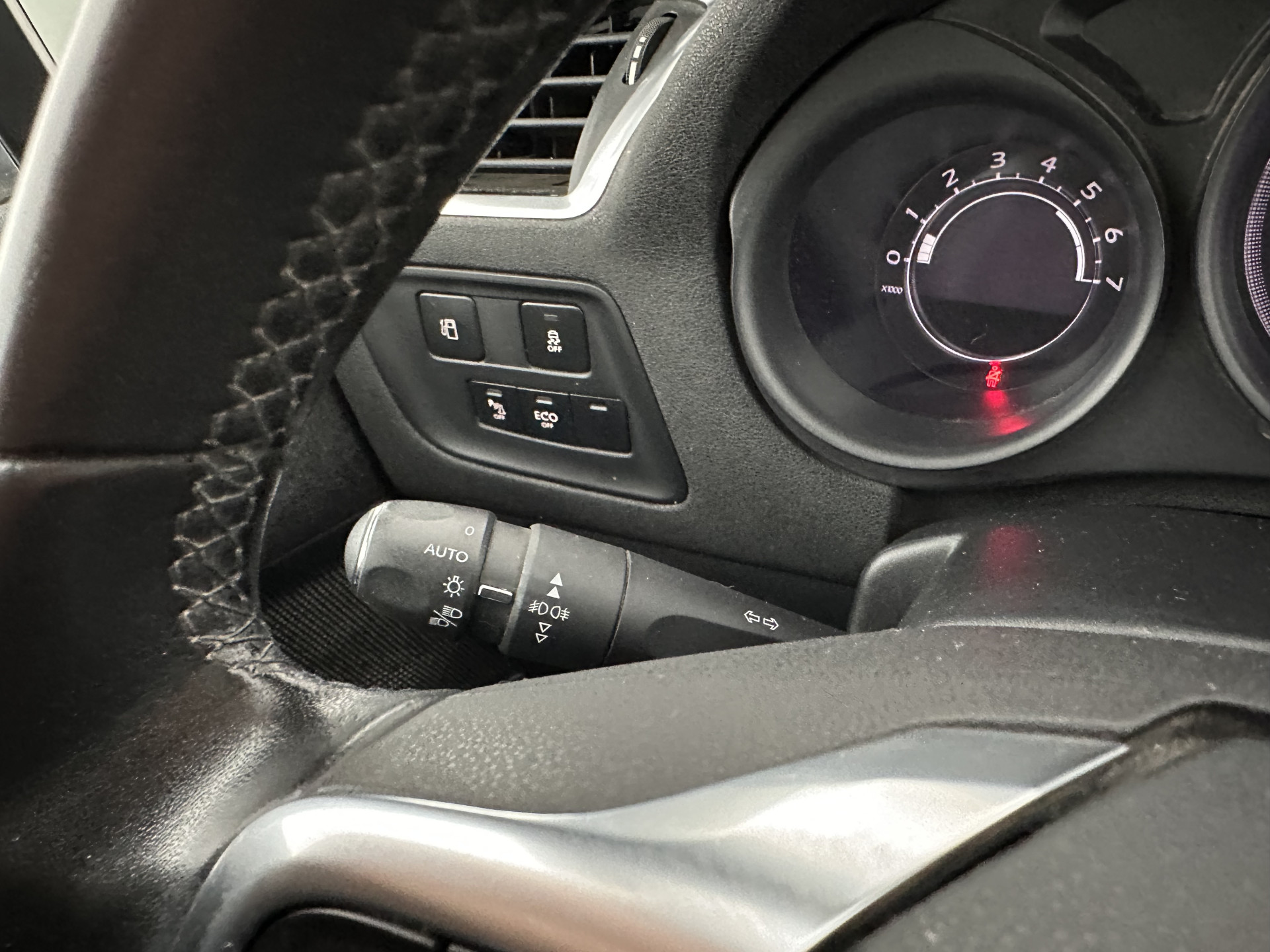 Citroën C4 1.6 BlueHDi Feel *PANO | SPORT-SEATS | PDC | PRIVACY-GLASS | ECC | CRUISE | TOWBAR*