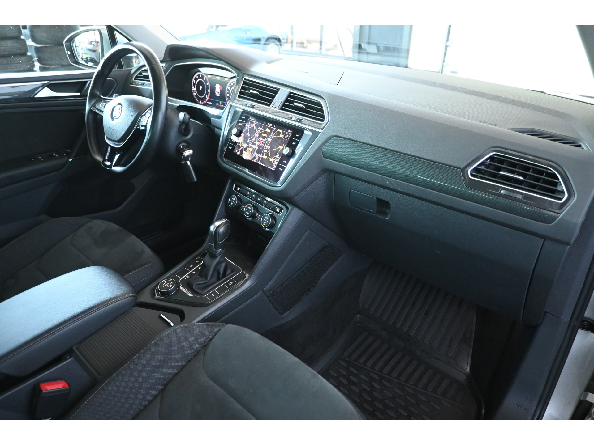 Volkswagen Tiguan 1.4 TSI Automaat 4Motion Highline  Clima Virtual Cockpit Navigatie CarPlay Cruise control Inruil Mogelijk!