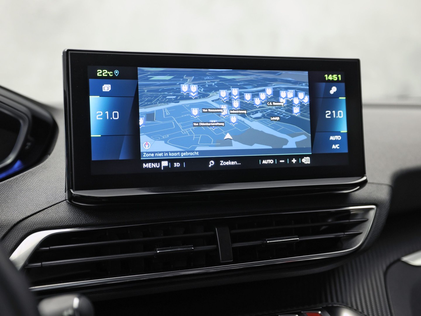 Peugeot 3008 1.6 HYbrid 225 Allure Sport 225Pk Automaat (APPLE CARPLAY, GROOT NAVI, 360 CAMERA, GETINT GLAS, SPORTSTOELEN, LEDER, ZWART HEMEL, LANE ASSIST, NIEUWSTAAT)