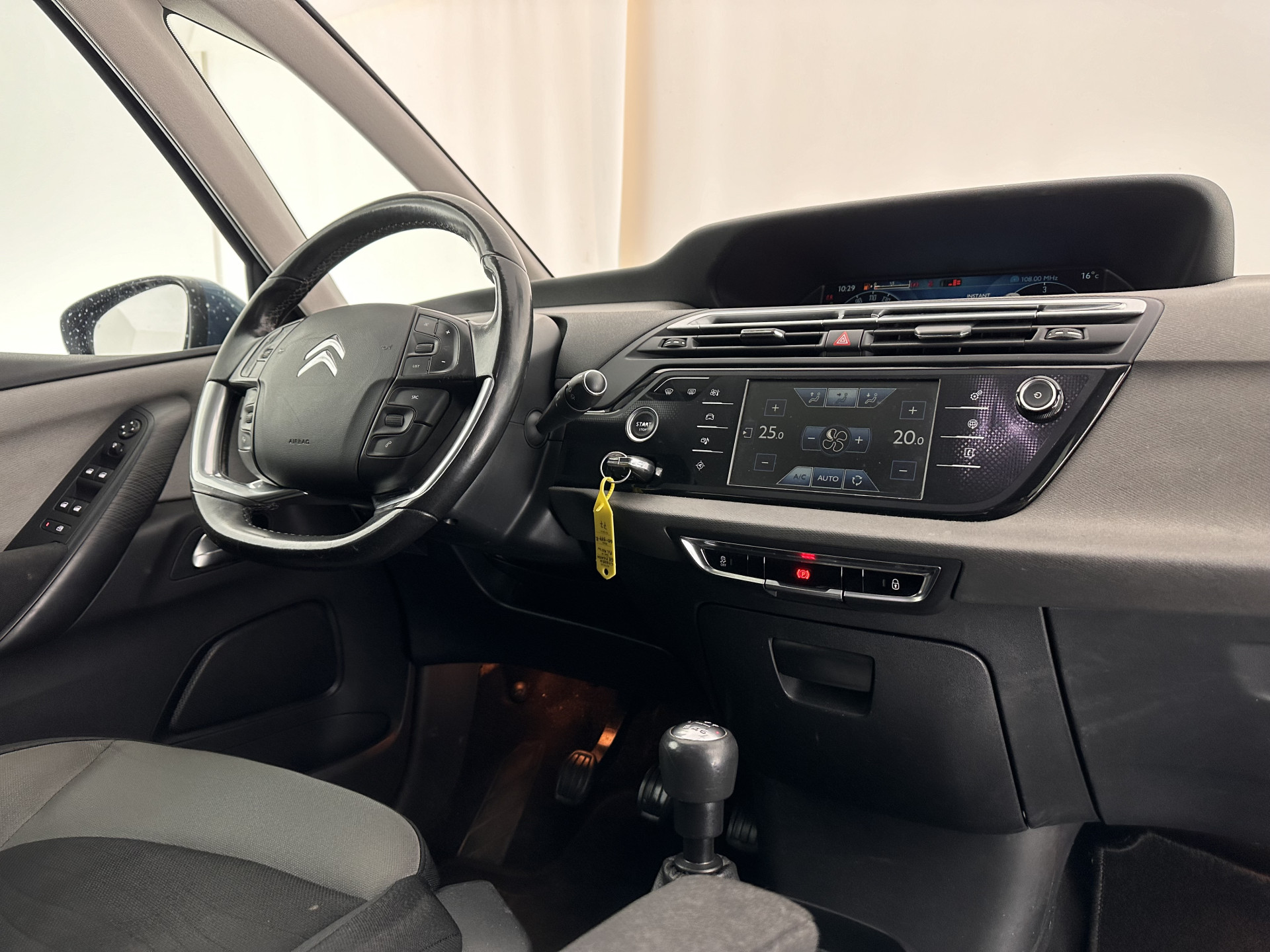 Citroën Grand C4 Picasso 1.6 BlueHDi Shine [ 7-Pers ] *NAVI-FULLMAP | DIGI-COCKPIT | CAMERA | COMFORT-SEATS | KEYLESS | ECC | TOWBAR | PDC | CRUISE | PRIVACY-GLASS | 17''ALU*