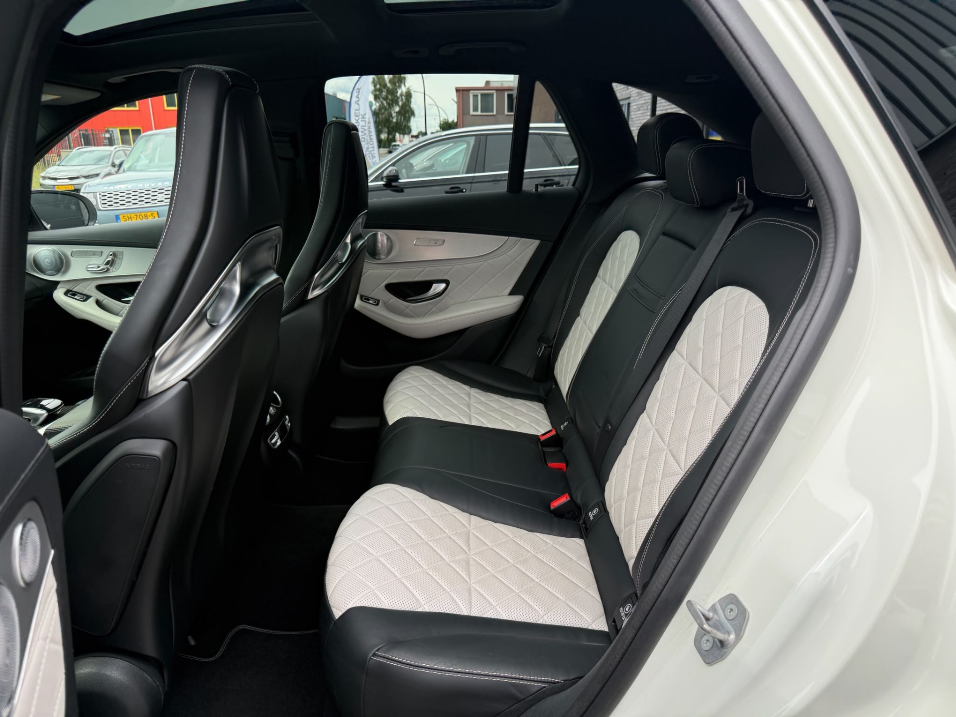 Mercedes-Benz GLC-klasse AMG 43 4MATIC | 3/6/12MND GARANTIE | KUIPSTOELEN | BURMESTER | MEMORY | PANO | ACC | STANDKACHEL | 360 CAMERA | BOMVOL | TREKHAAK |