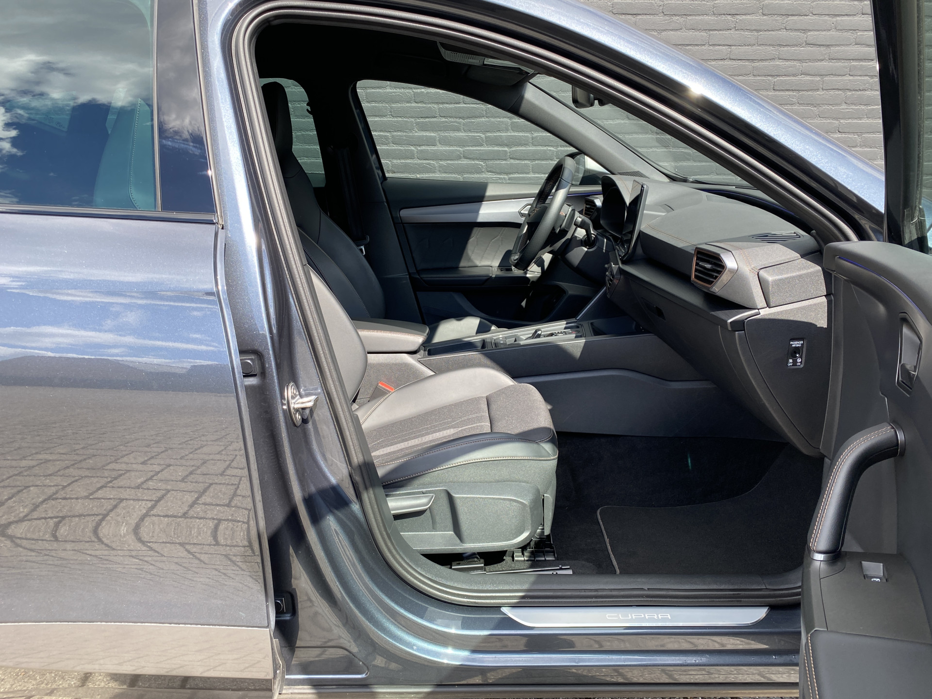 CUPRA Formentor 1.4 e-Hybrid Business 204 pk AUT. | 1e eigenaar | dealer onderh. | SOH 97% | navigatie | memory stoel | camera | stoel/stuurvw.