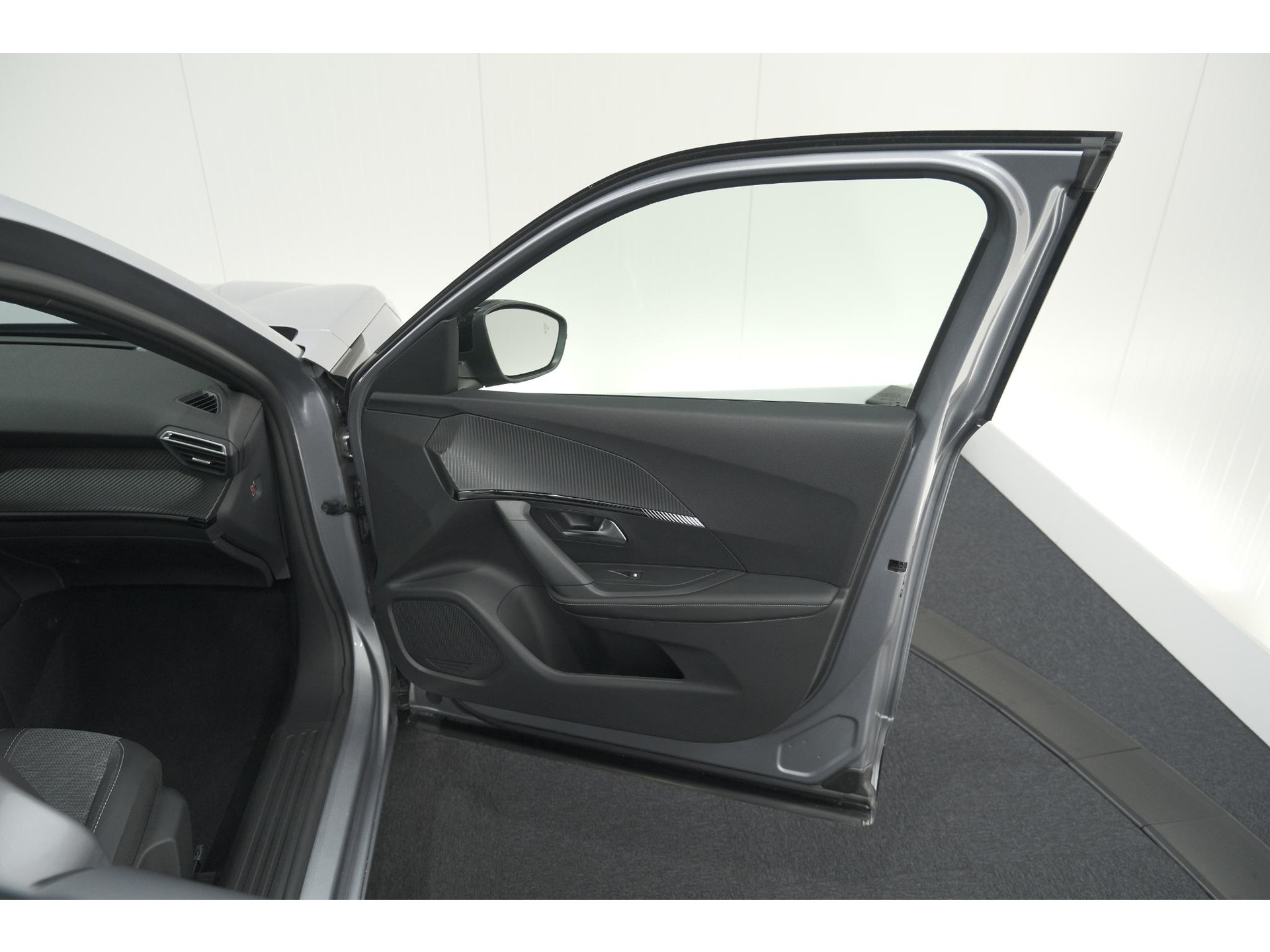 Peugeot 2008 1.2 Hybrid 145 Allure | 360 Camera | Adaptieve Cruise Control | Dodehoekdetectie | Apple Carplay