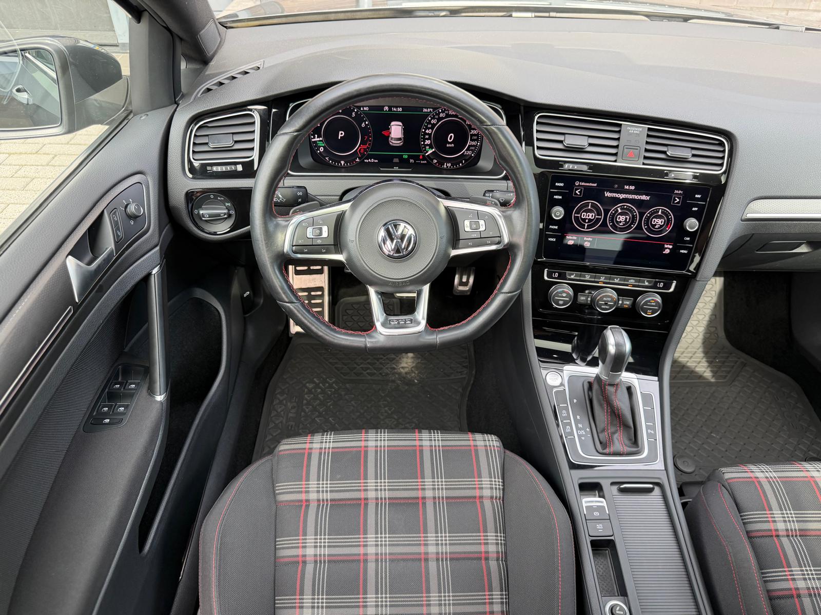 Volkswagen Golf 2.0 TSI GTI Performance | 3/6/12MND GARANTIE | PANO | LED | ACC | TREKHAAK | NAVI | STOELVERW. |
