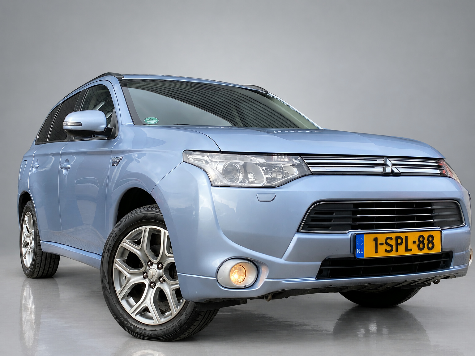 Mitsubishi Outlander 2.0 PHEV Instyle 4WD 203 pk | navigatie | leder interieur | schuifdak | trekhaak | elektr. achterklep