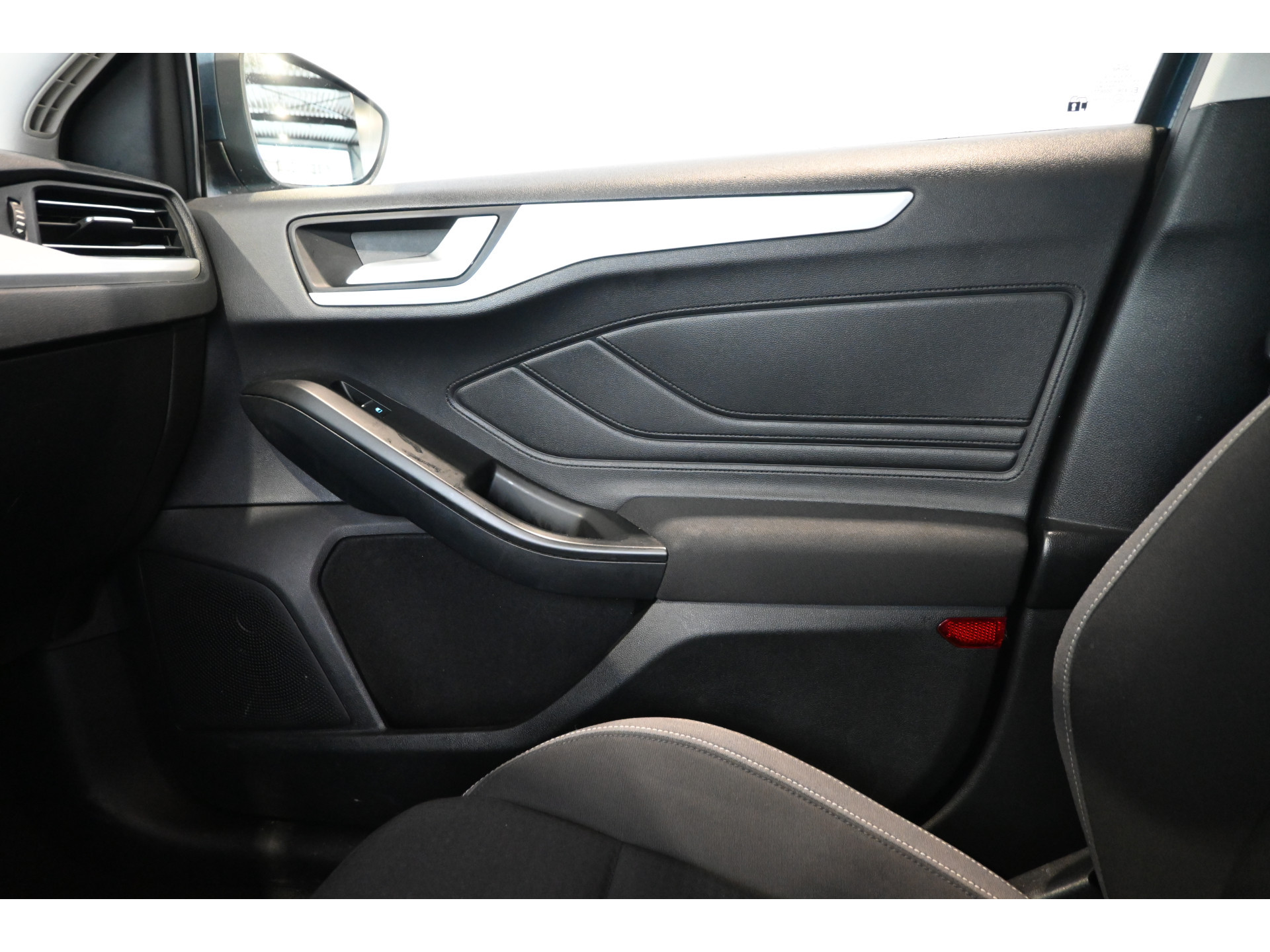 Ford Focus 1.0 EcoBoost Edition Business Lane Assist Adaptieve Cruise Trekhaak Apple Carplay Clima Stoel/Stuur verwarming Inruil Mogelijk!