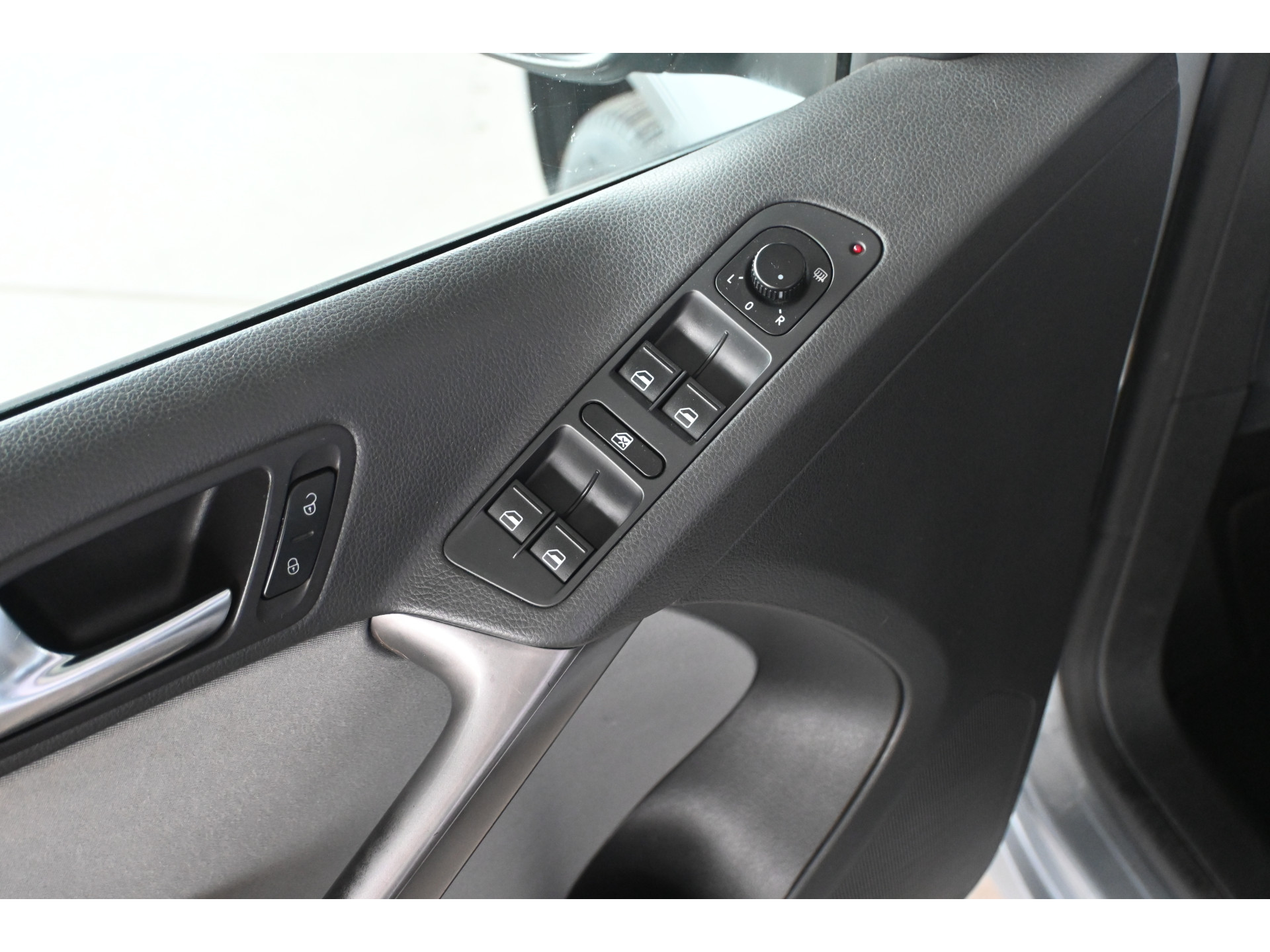 Volkswagen Tiguan 1.4 TSI Comfort&Design Ecc Airco Cruise Control Trekhaak Rijklaarprijs Inruil Mogelijk!