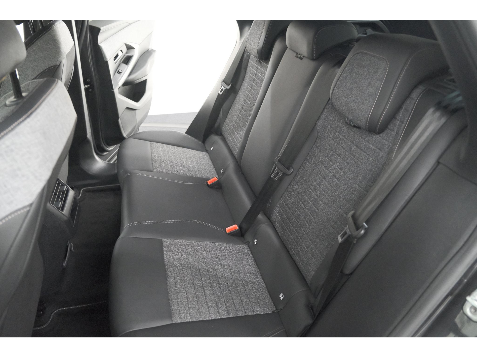 Peugeot 3008 1.2 Hybrid 136 e-DSC6 Allure | Camera | Stoelverwarming | Navigatie | Apple Carplay