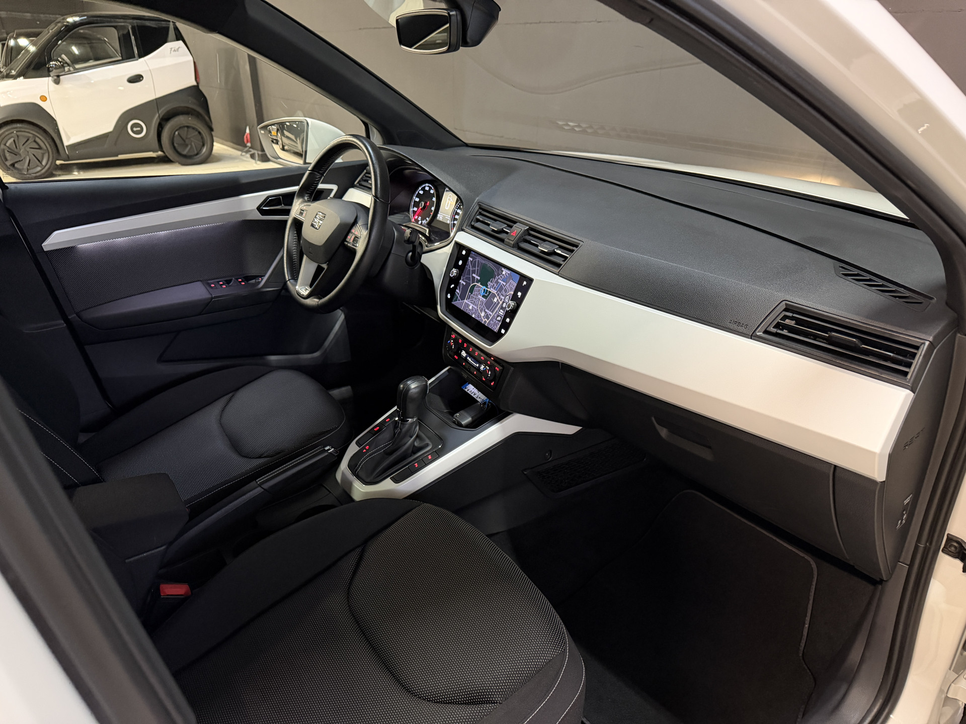 SEAT Arona 1.0 TSI Xcellence Business Intense | Camera | Sfeerverlichting | Stoelverwarming | Adaptive cruise | Carplay