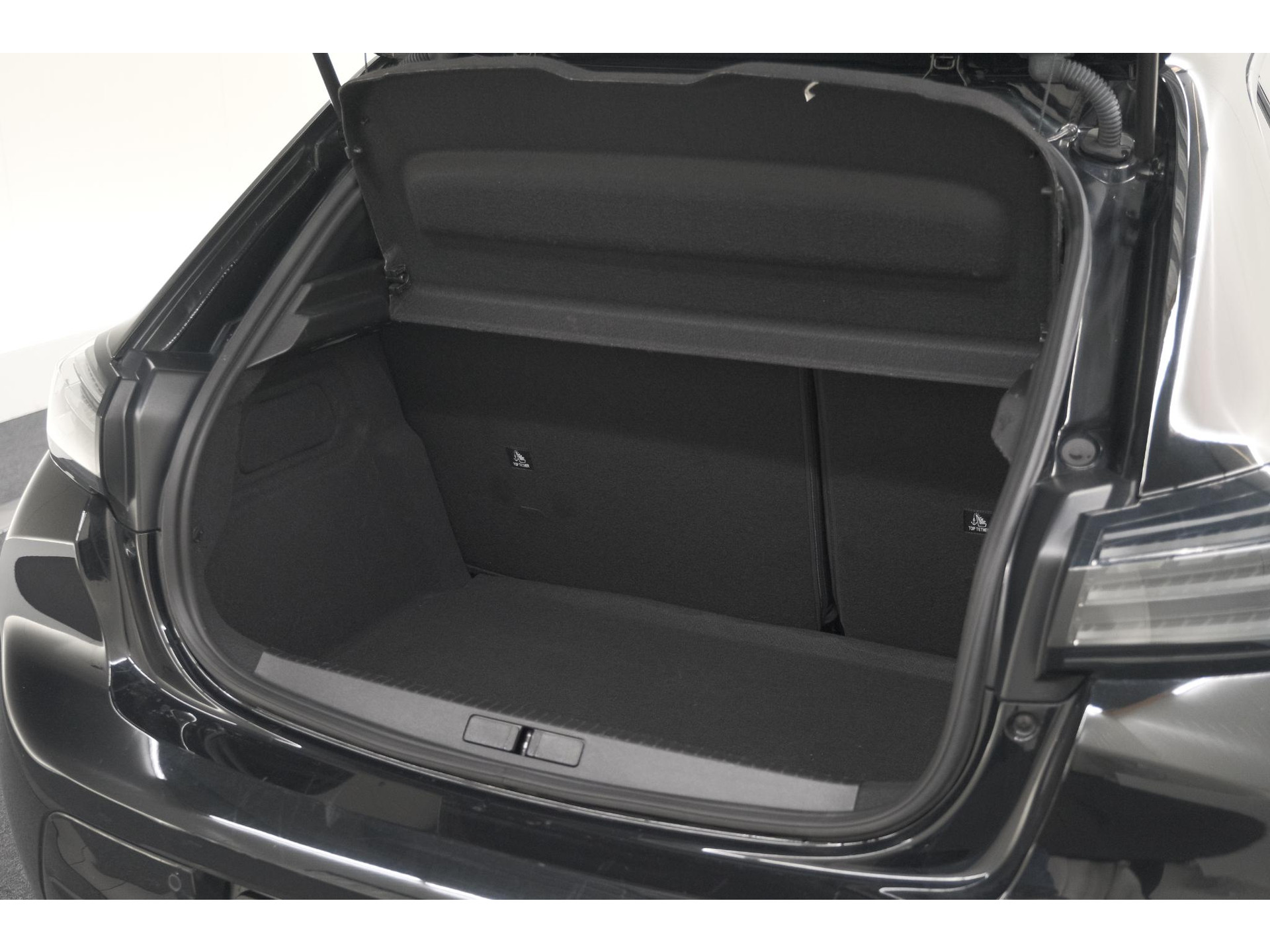 Peugeot 208 1.2 Hybrid 145 e-DCS6 GT | Alcantara Pakket | Camera | Apple Carplay | Stoelverwarming
