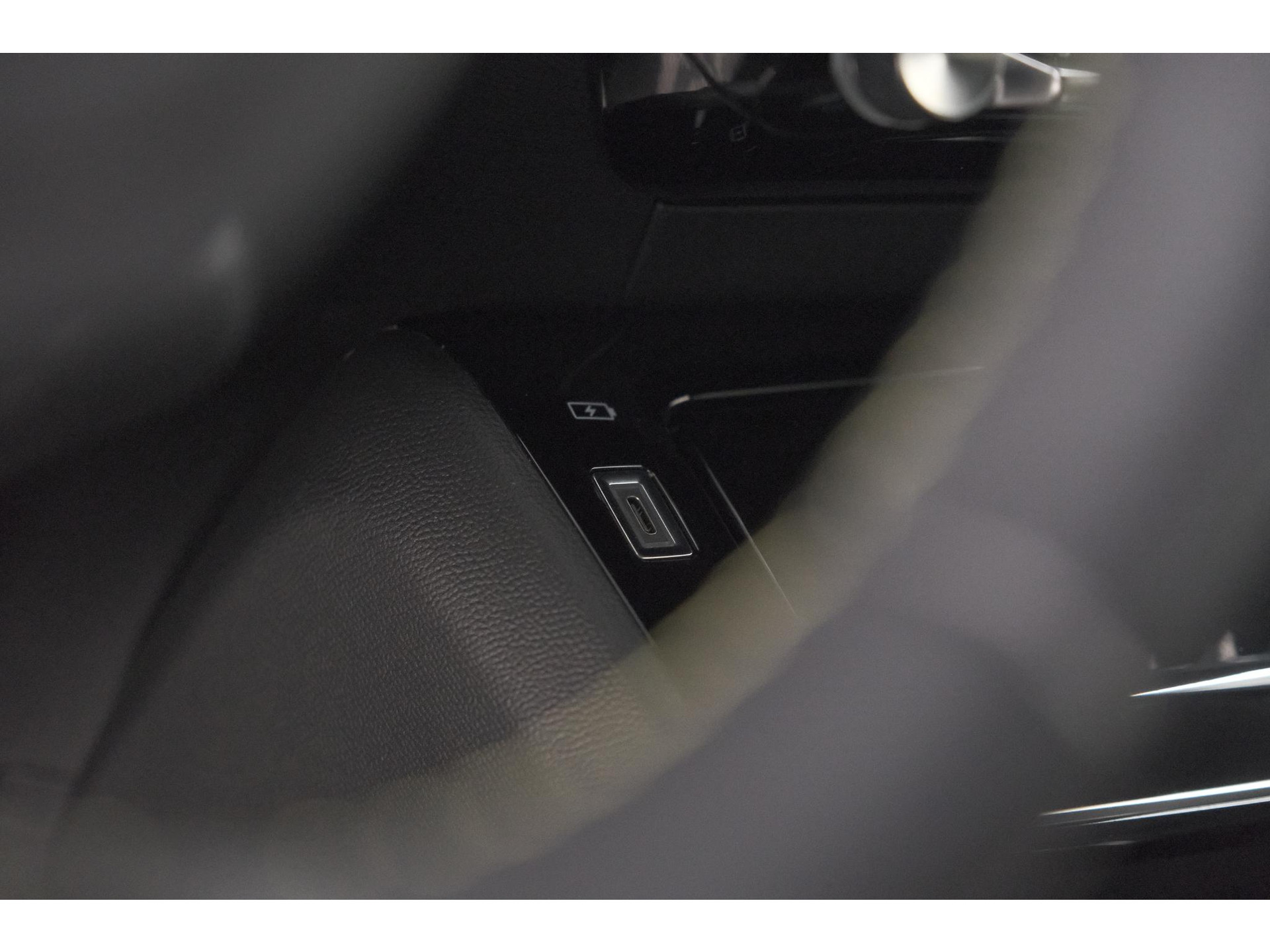 Peugeot e-2008 EV GT 50 kWh | 11 KW Laadfunctie | 360 Camera | Dodehoekdetectie | Apple Carplay